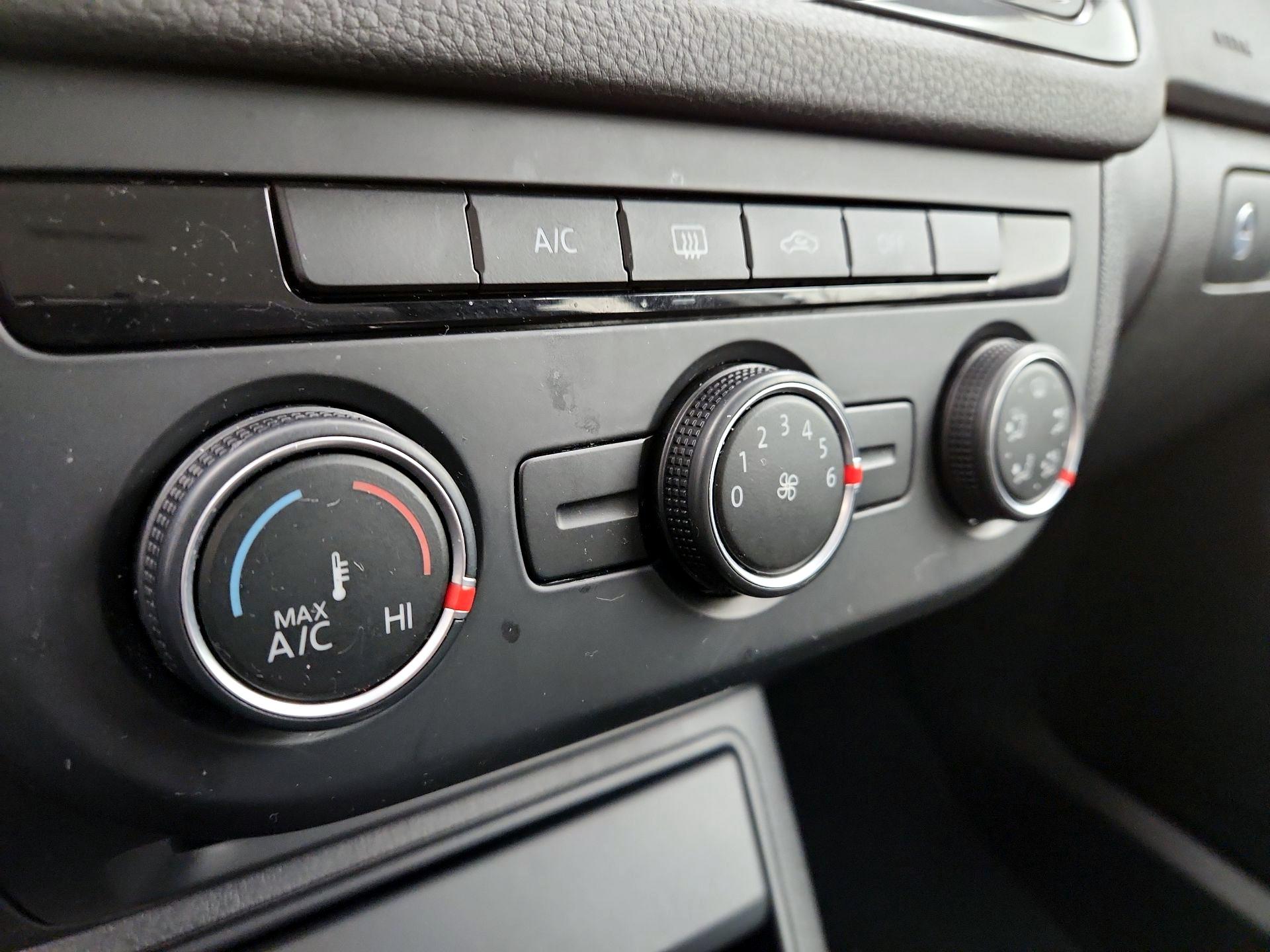 Thumbnail: 2018 Volkswagen Tiguan - 16