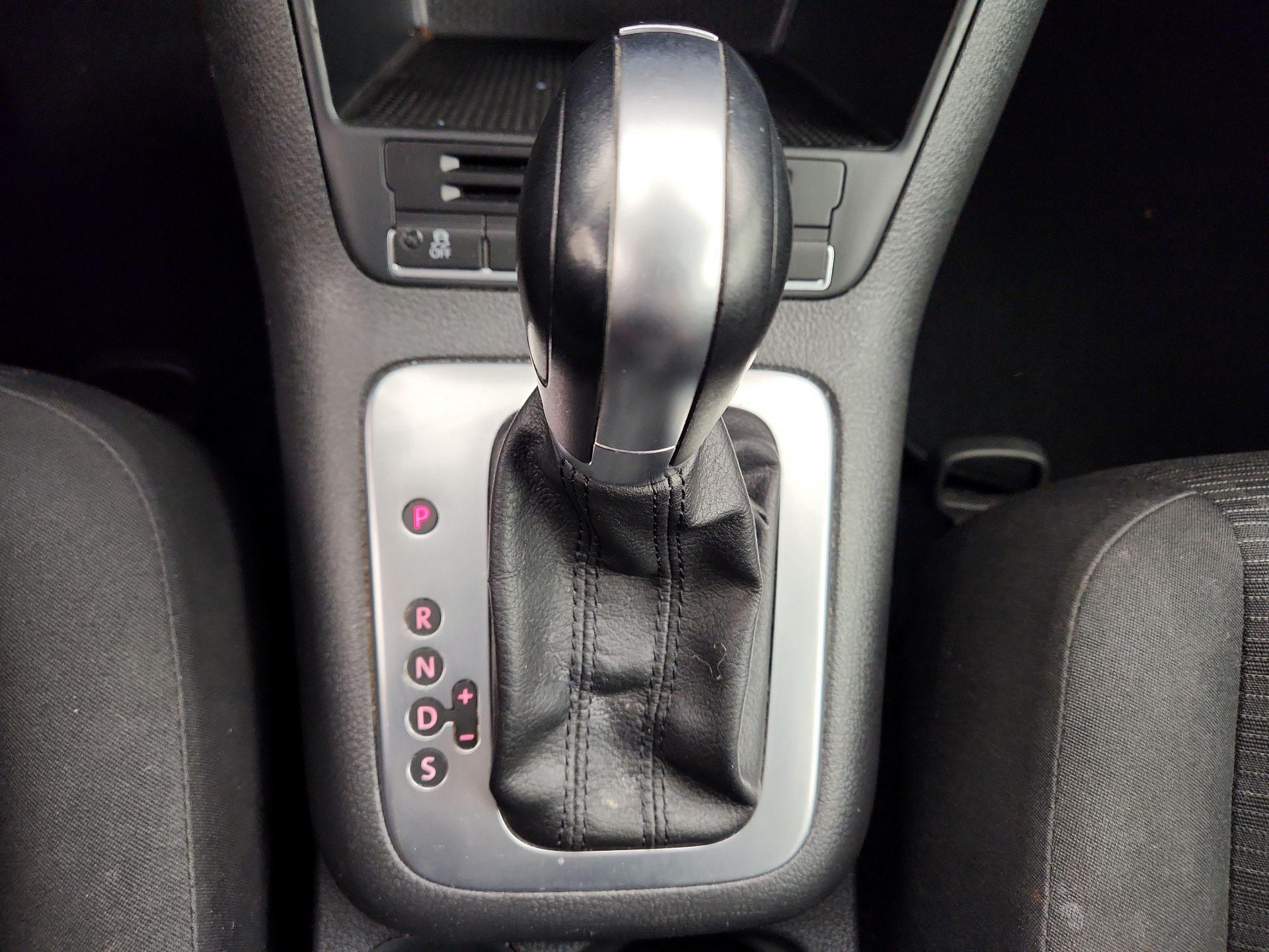 Thumbnail: 2018 Volkswagen Tiguan - 17