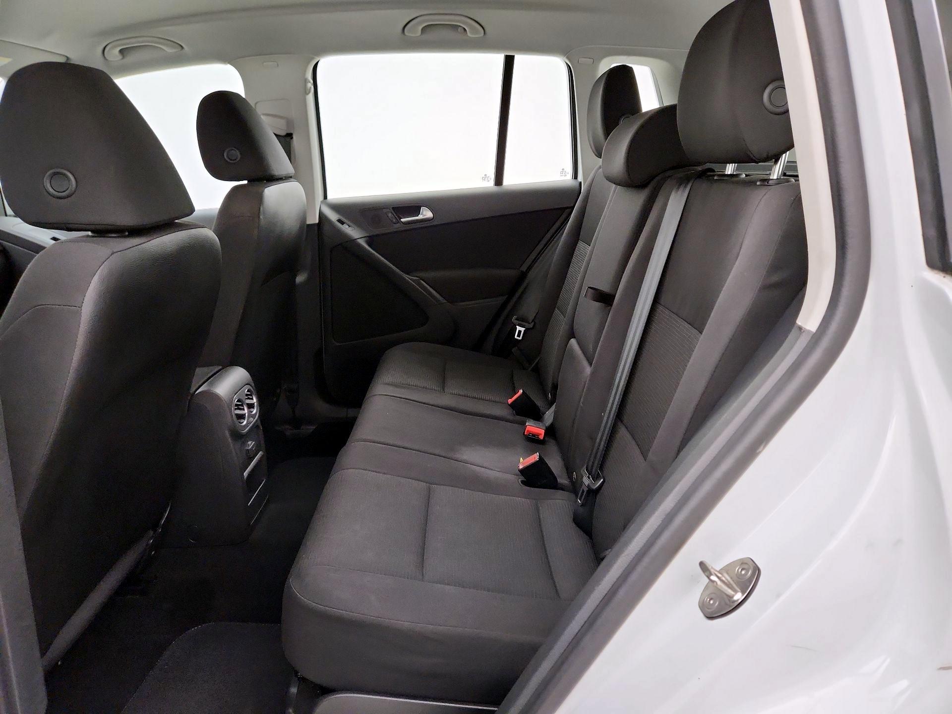 Thumbnail: 2018 Volkswagen Tiguan - 18