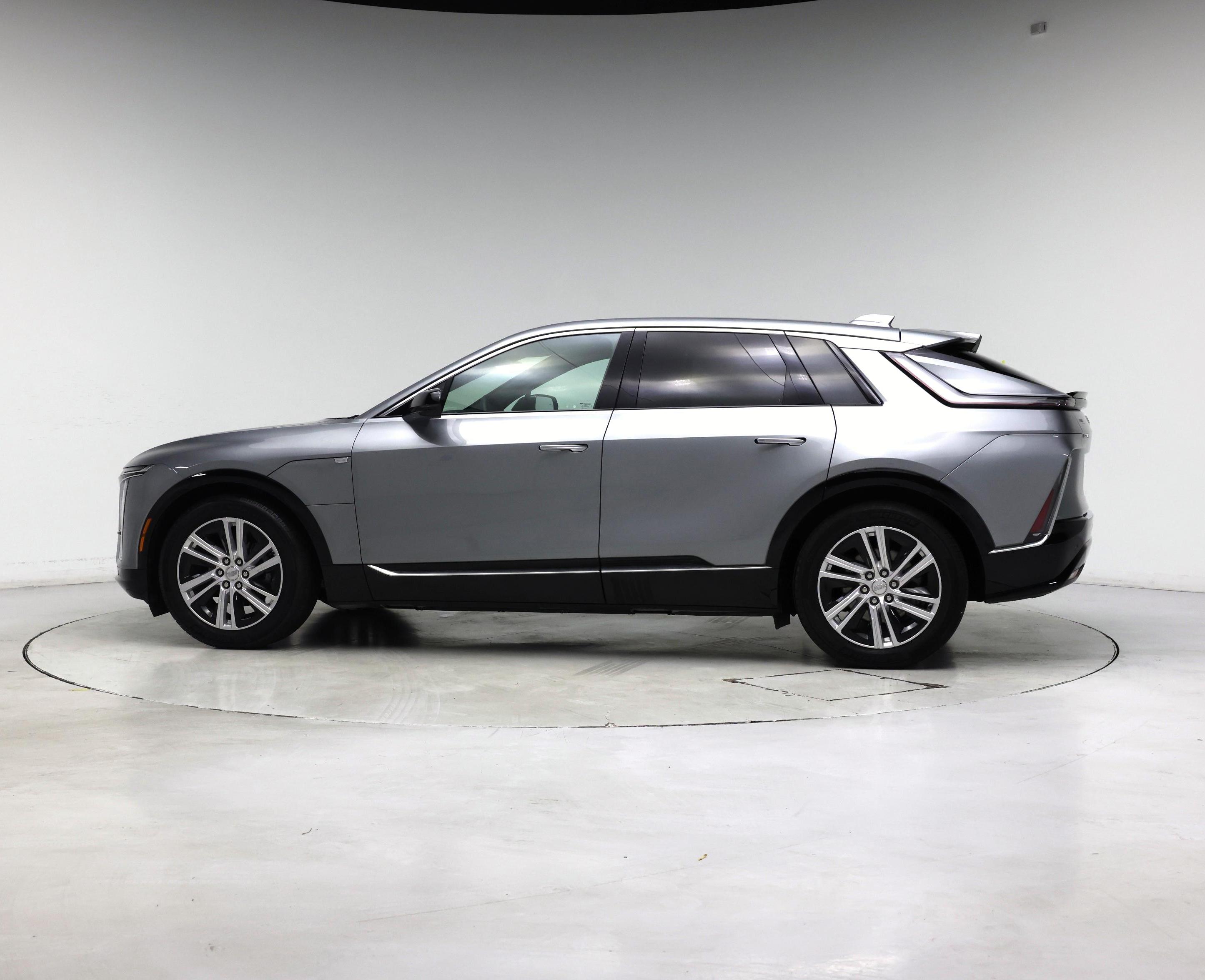 Thumbnail: 2024 Cadillac Lyriq - 3