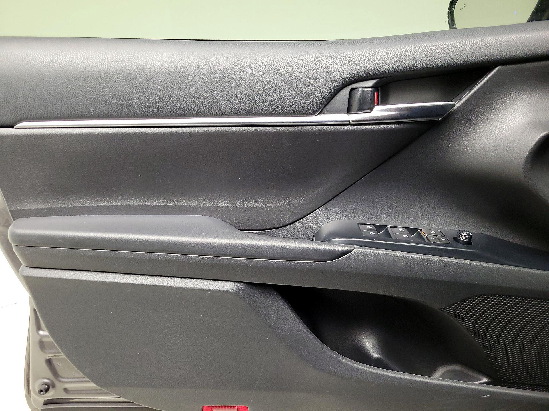 Thumbnail: 2020 Toyota Camry - 12