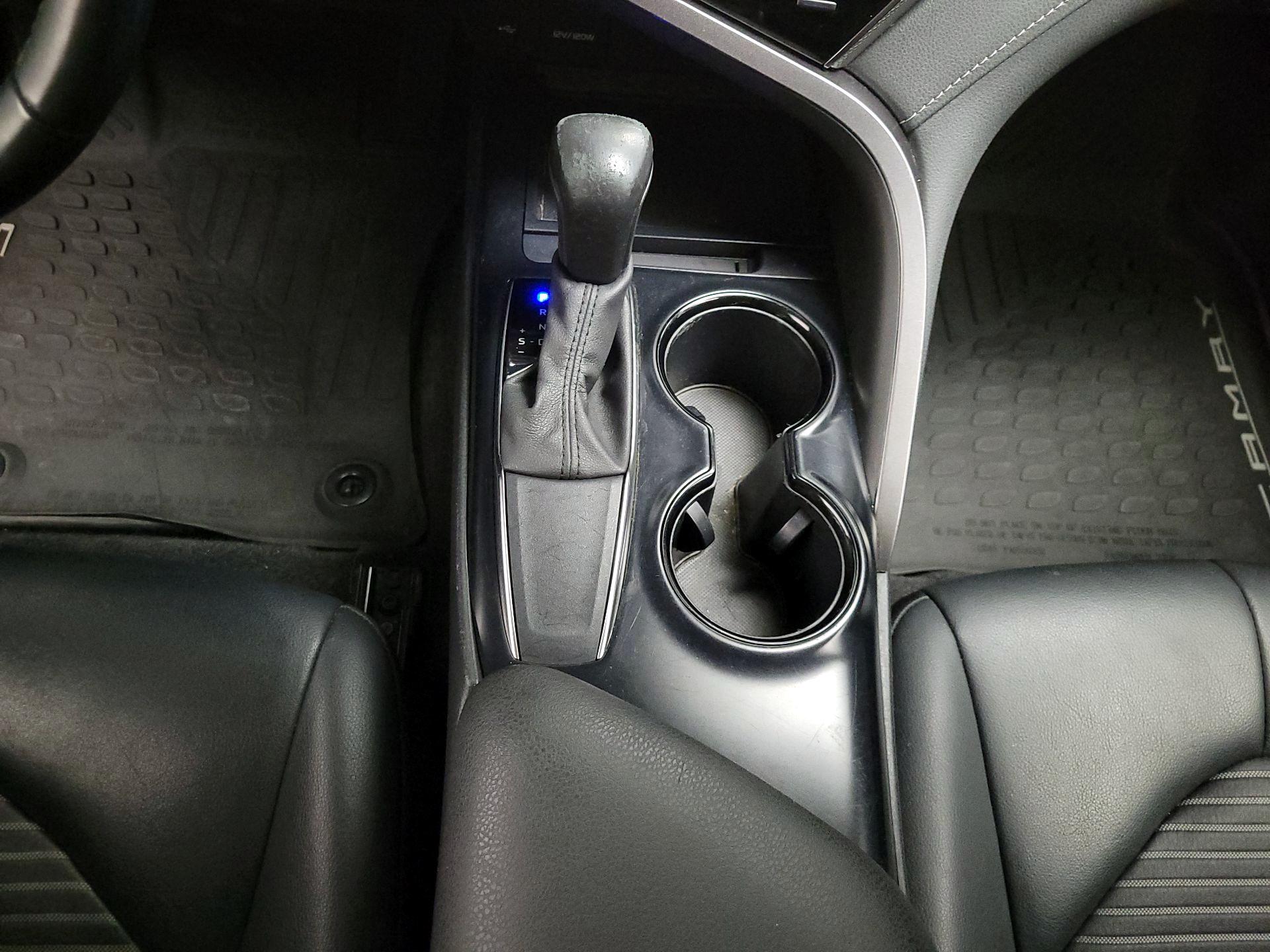 Thumbnail: 2020 Toyota Camry - 17