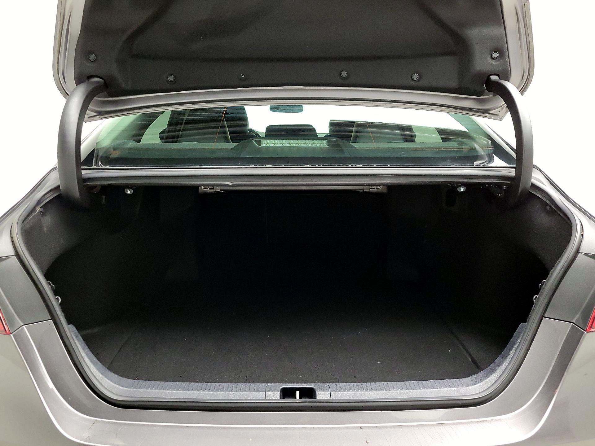 Thumbnail: 2020 Toyota Camry - 20