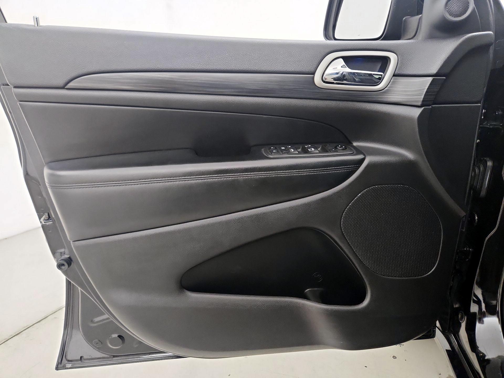 Thumbnail: 2021 Jeep Grand Cherokee - 12