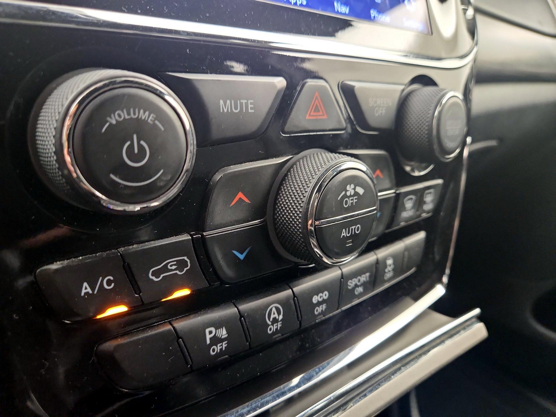 Thumbnail: 2021 Jeep Grand Cherokee - 17