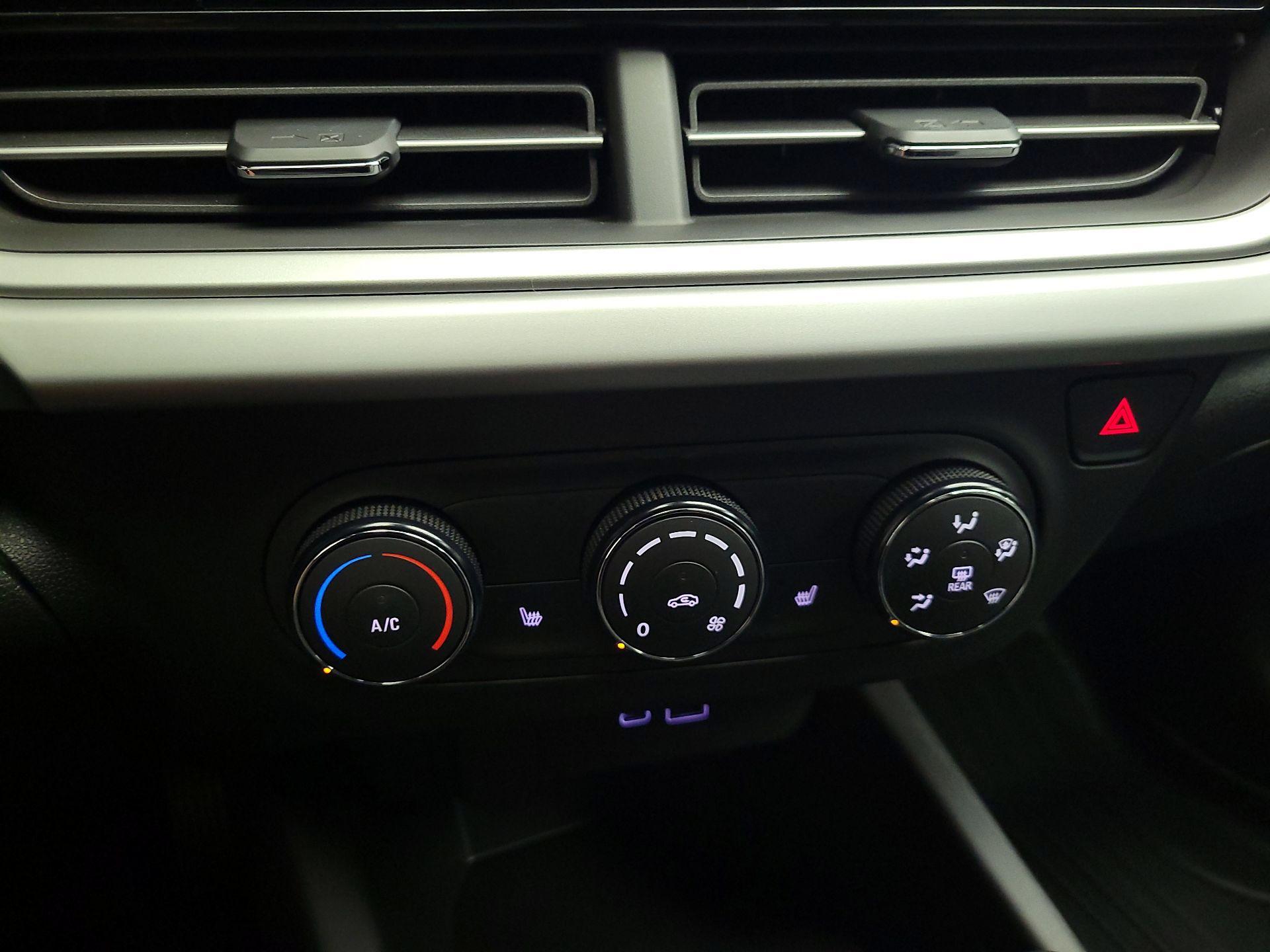 Thumbnail: 2024 Chevrolet Trax - 16