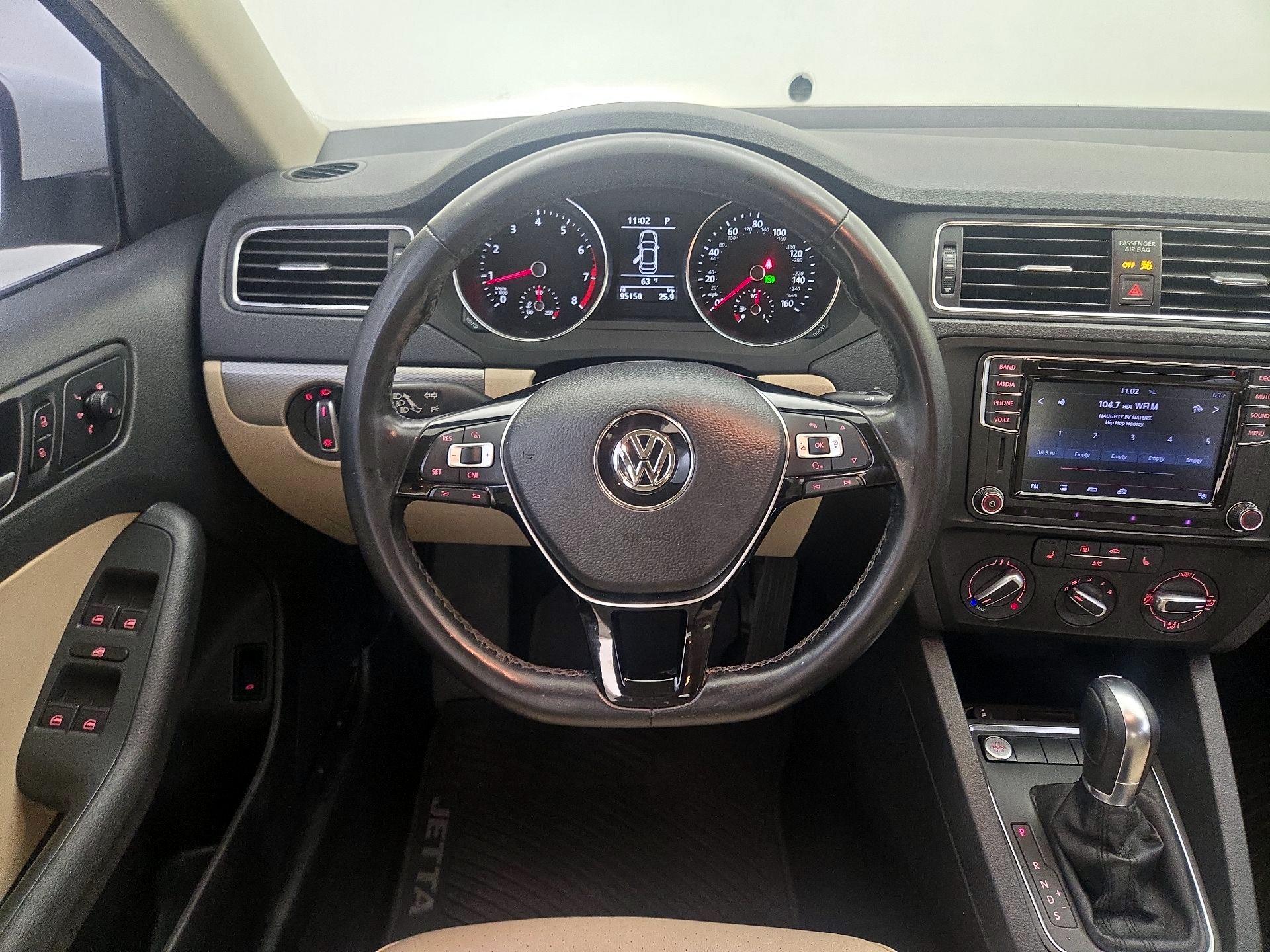 Thumbnail: 2017 Volkswagen Jetta - 10