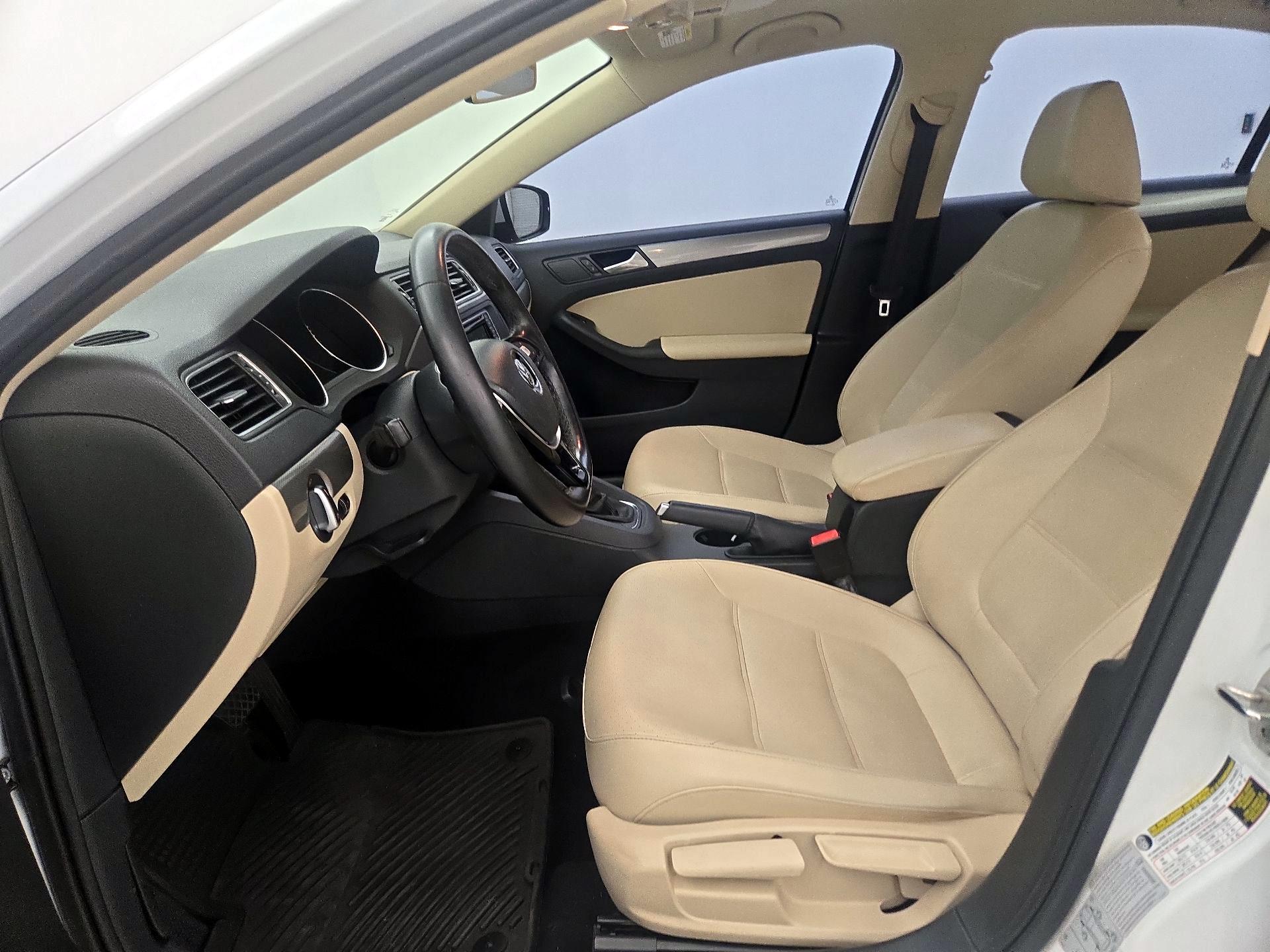 Thumbnail: 2017 Volkswagen Jetta - 11