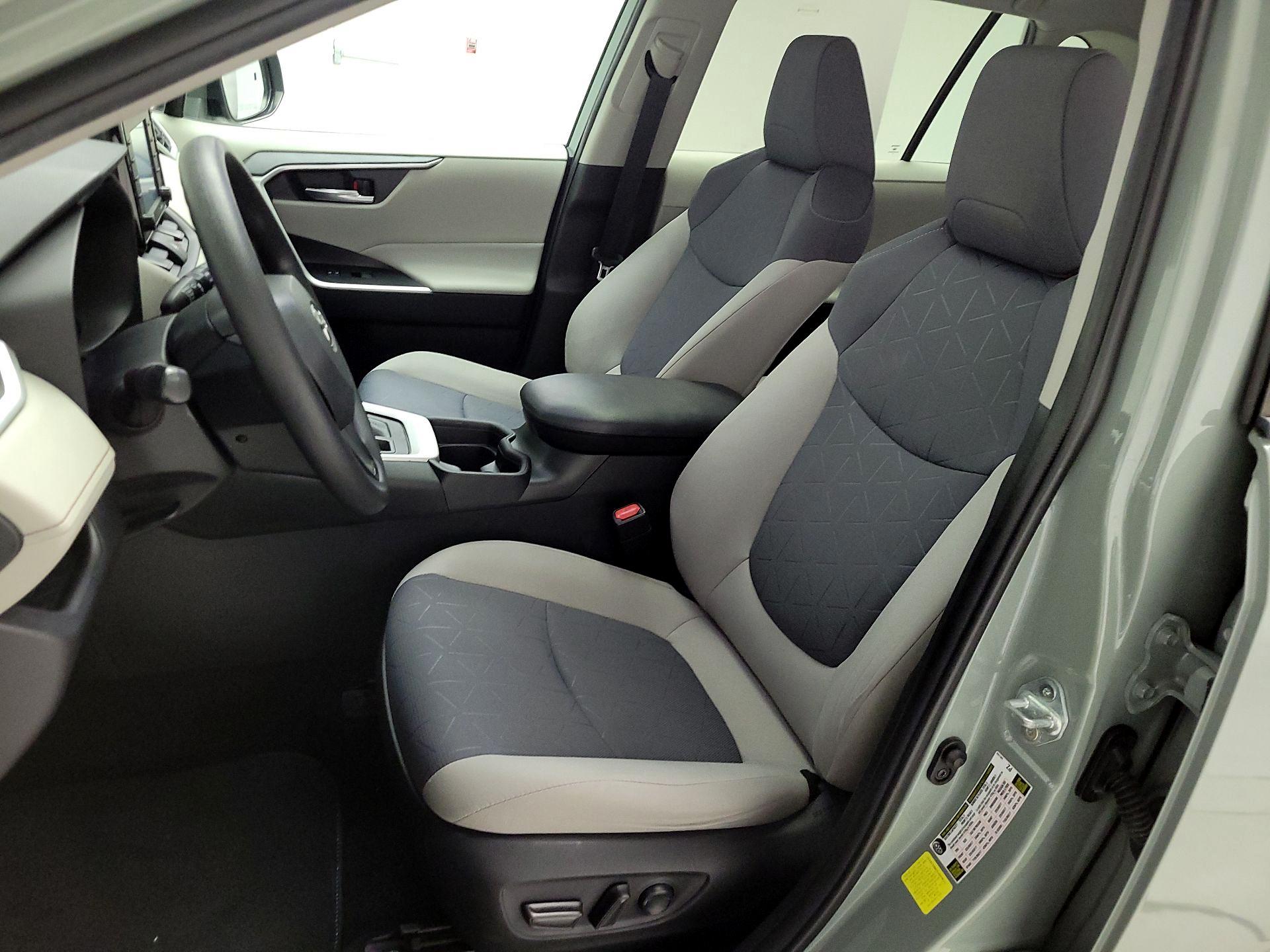 Thumbnail: 2021 Toyota RAV4 - 11