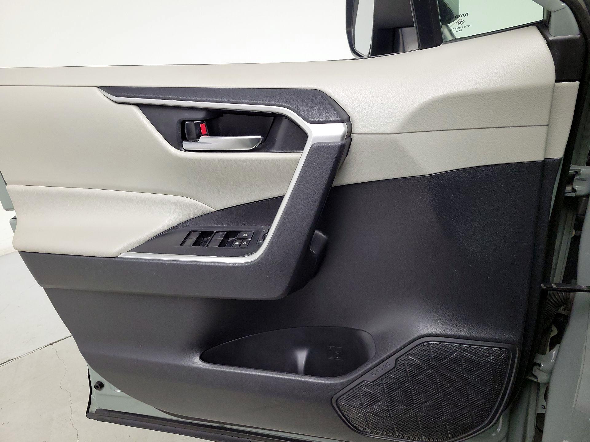 Thumbnail: 2021 Toyota RAV4 - 12