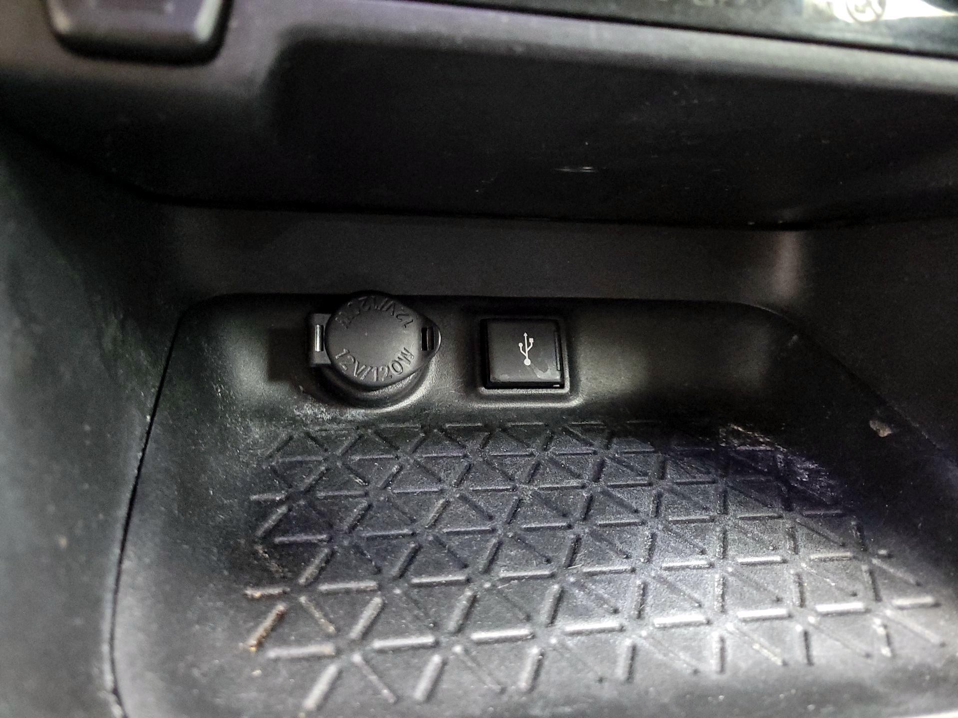 Thumbnail: 2021 Toyota RAV4 - 18