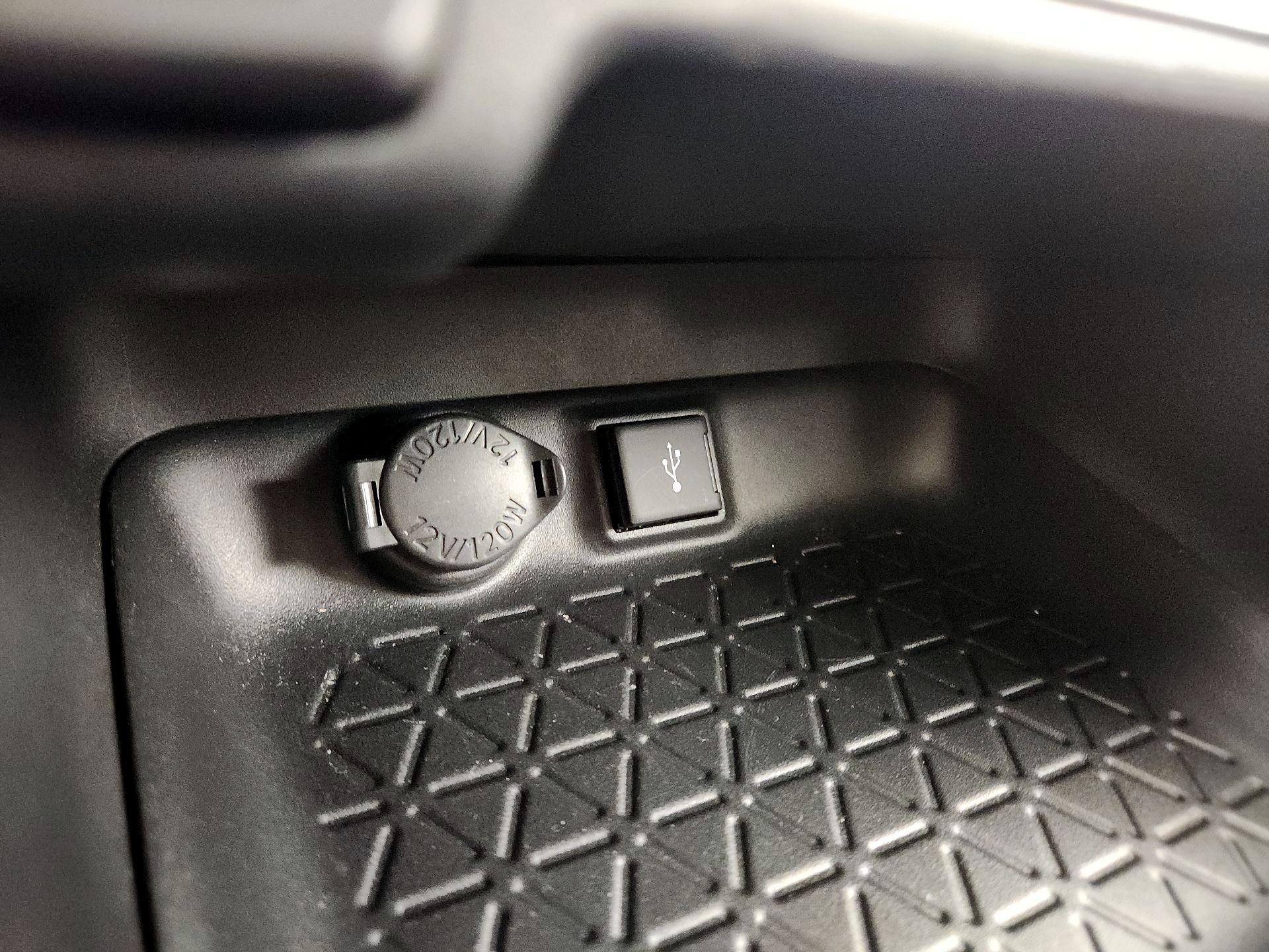 Thumbnail: 2021 Toyota RAV4 - 18