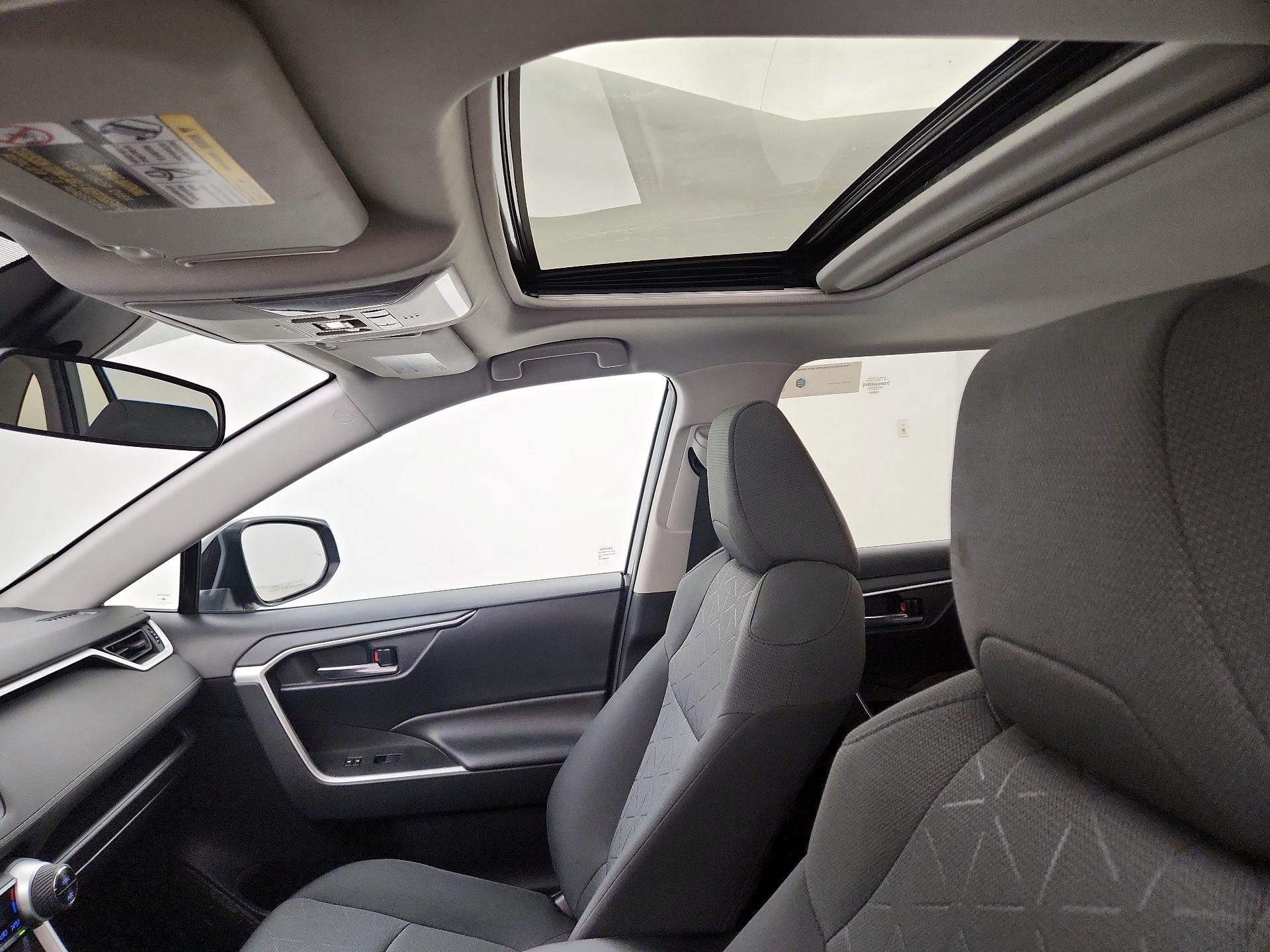 Thumbnail: 2021 Toyota RAV4 - 19