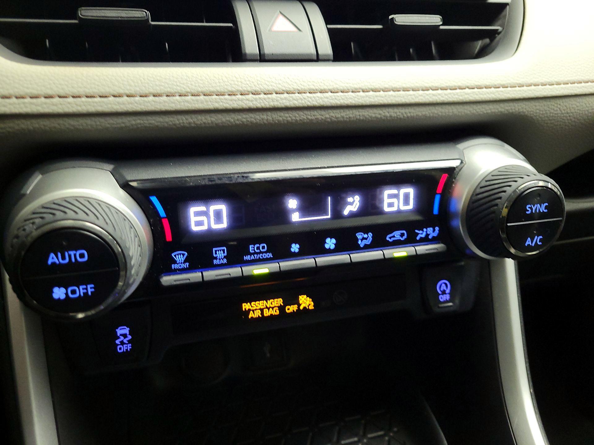 Thumbnail: 2021 Toyota RAV4 - 16