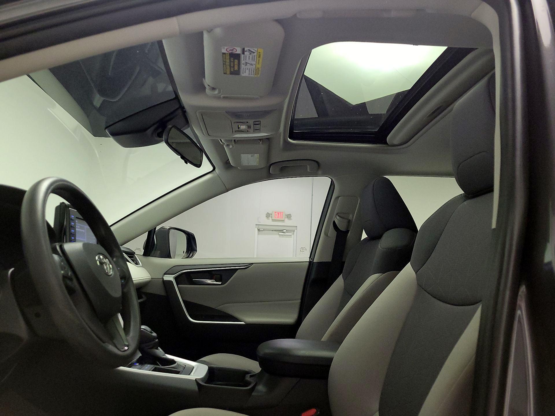 Thumbnail: 2021 Toyota RAV4 - 19