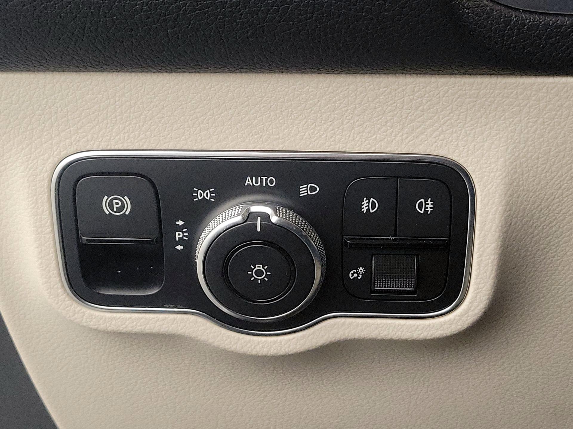 Thumbnail: 2022 Mercedes-Benz GLB - 13