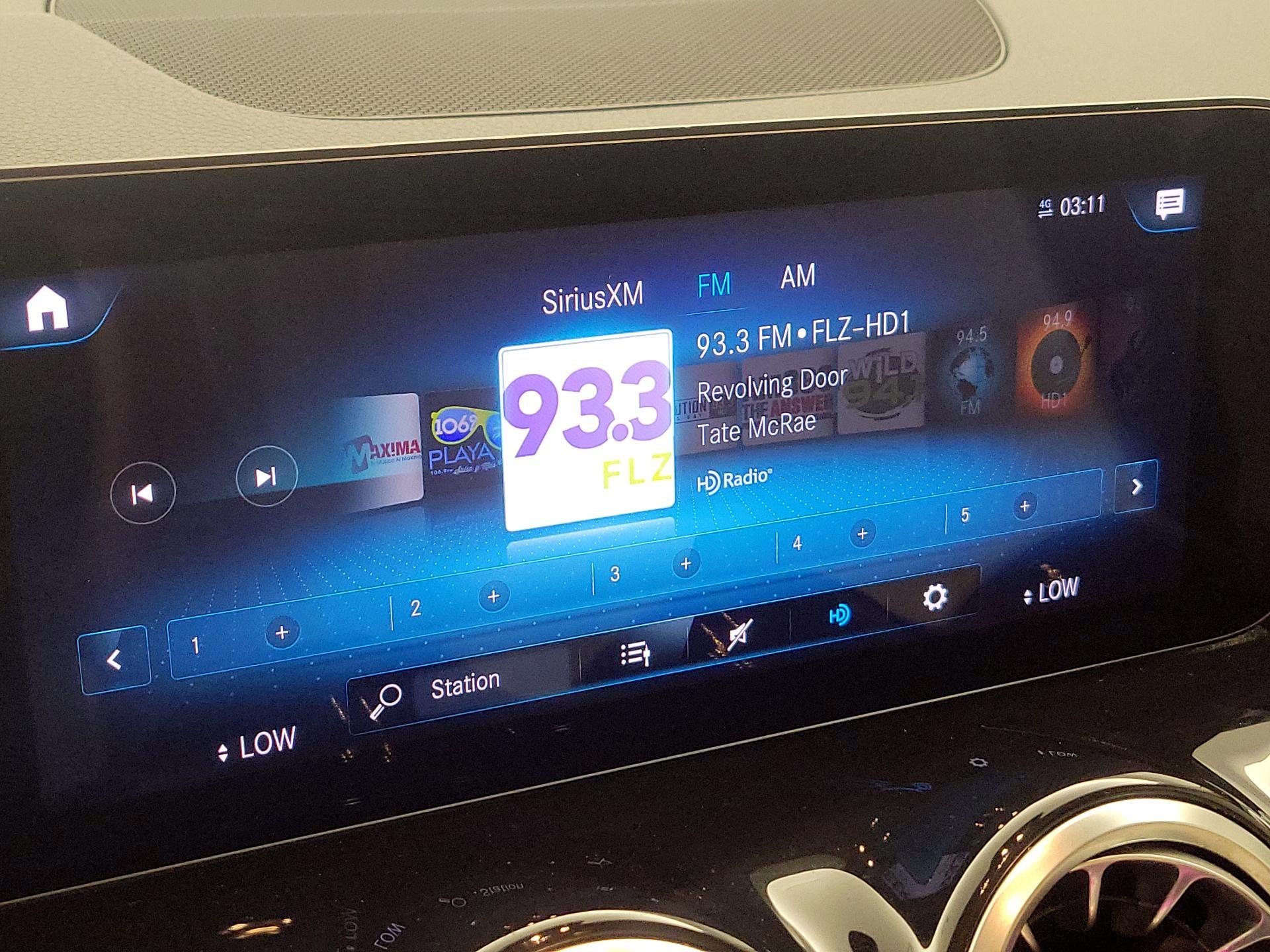 Thumbnail: 2022 Mercedes-Benz GLB - 16