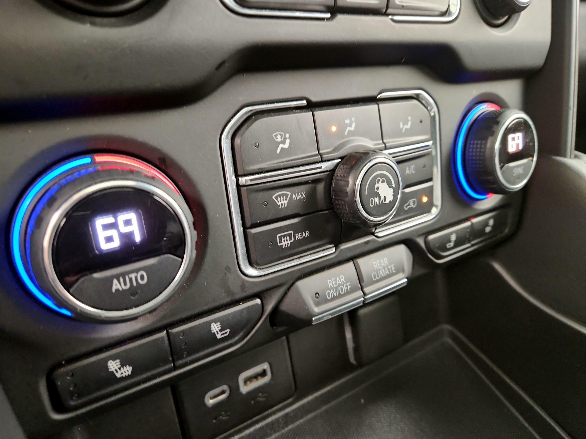 Thumbnail: 2021 Chevrolet Tahoe - 17