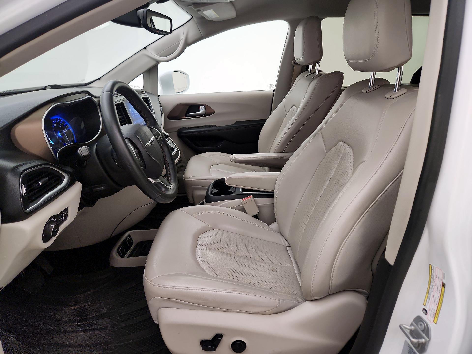 Thumbnail: 2017 Chrysler Pacifica - 11