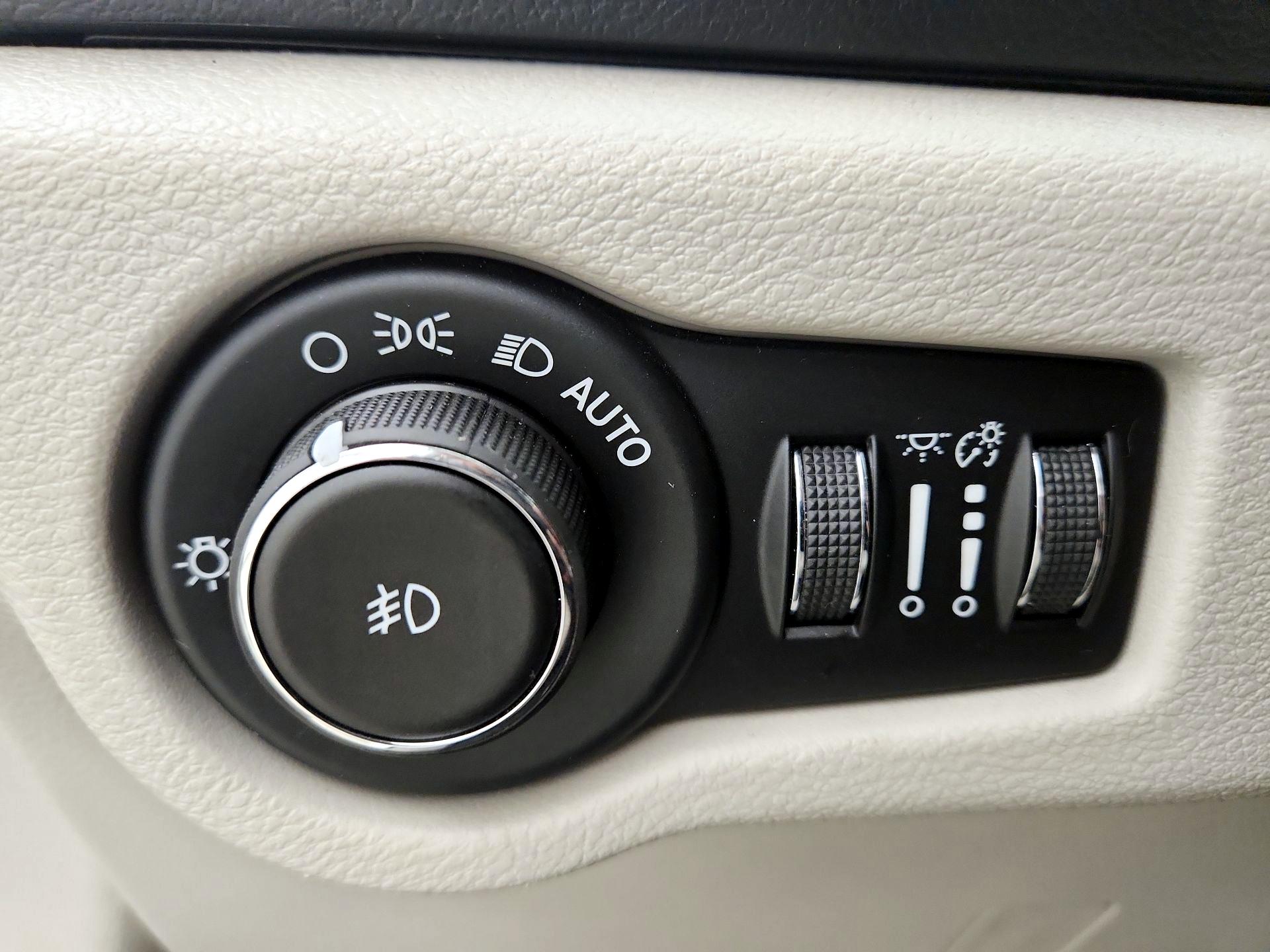 Thumbnail: 2017 Chrysler Pacifica - 13