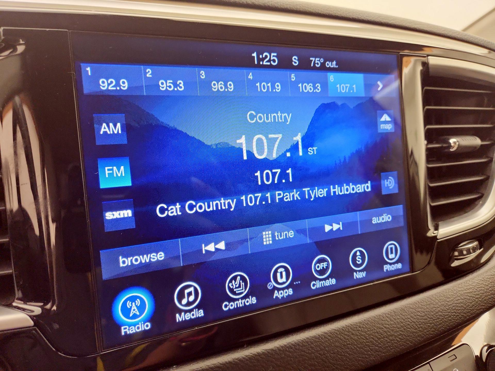 Thumbnail: 2017 Chrysler Pacifica - 16