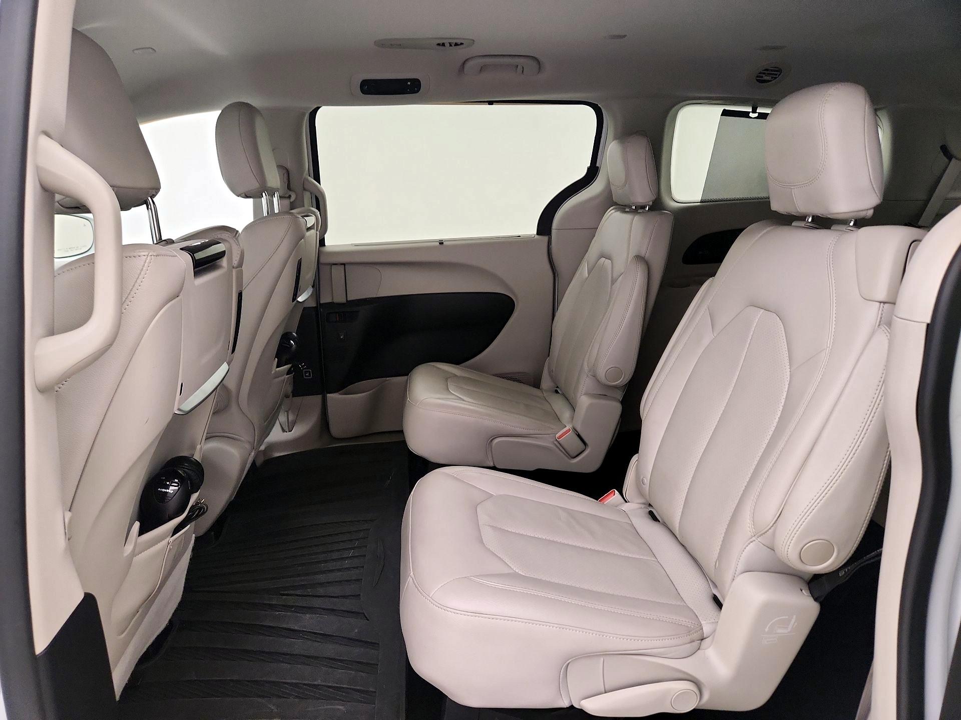 Thumbnail: 2017 Chrysler Pacifica - 20