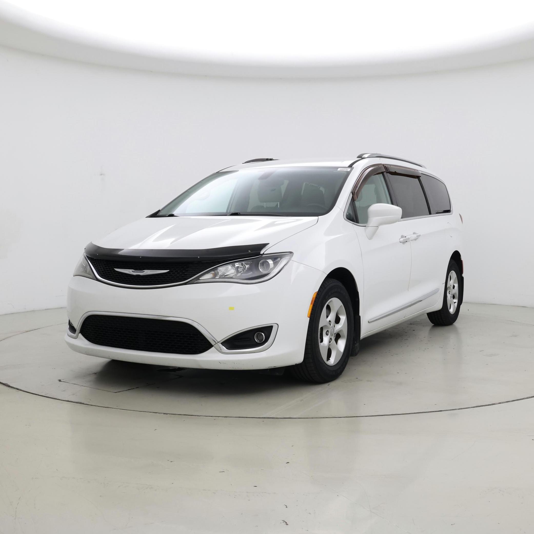 Thumbnail: 2017 Chrysler Pacifica - 4