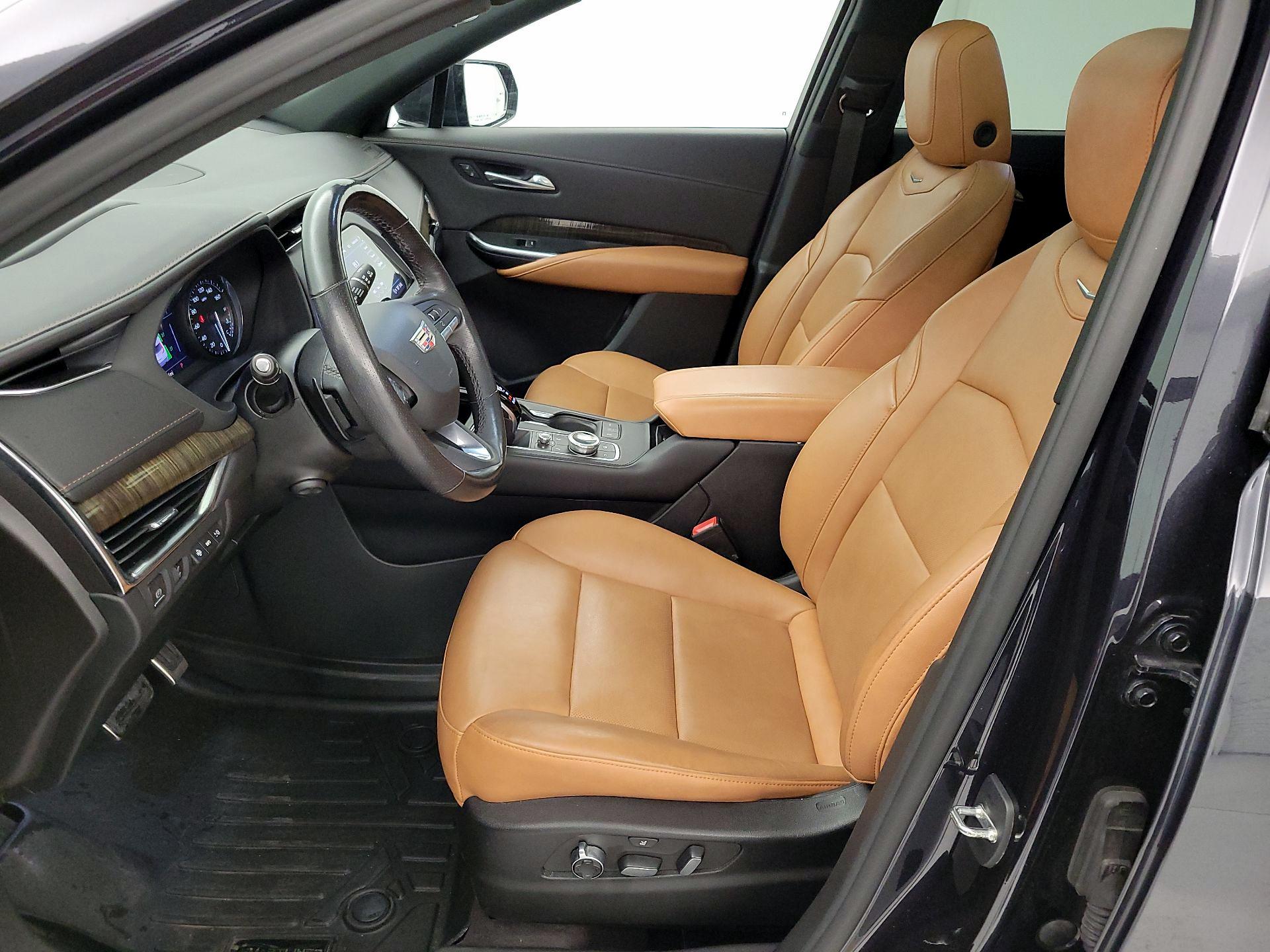 Thumbnail: 2023 Cadillac XT4 - 11