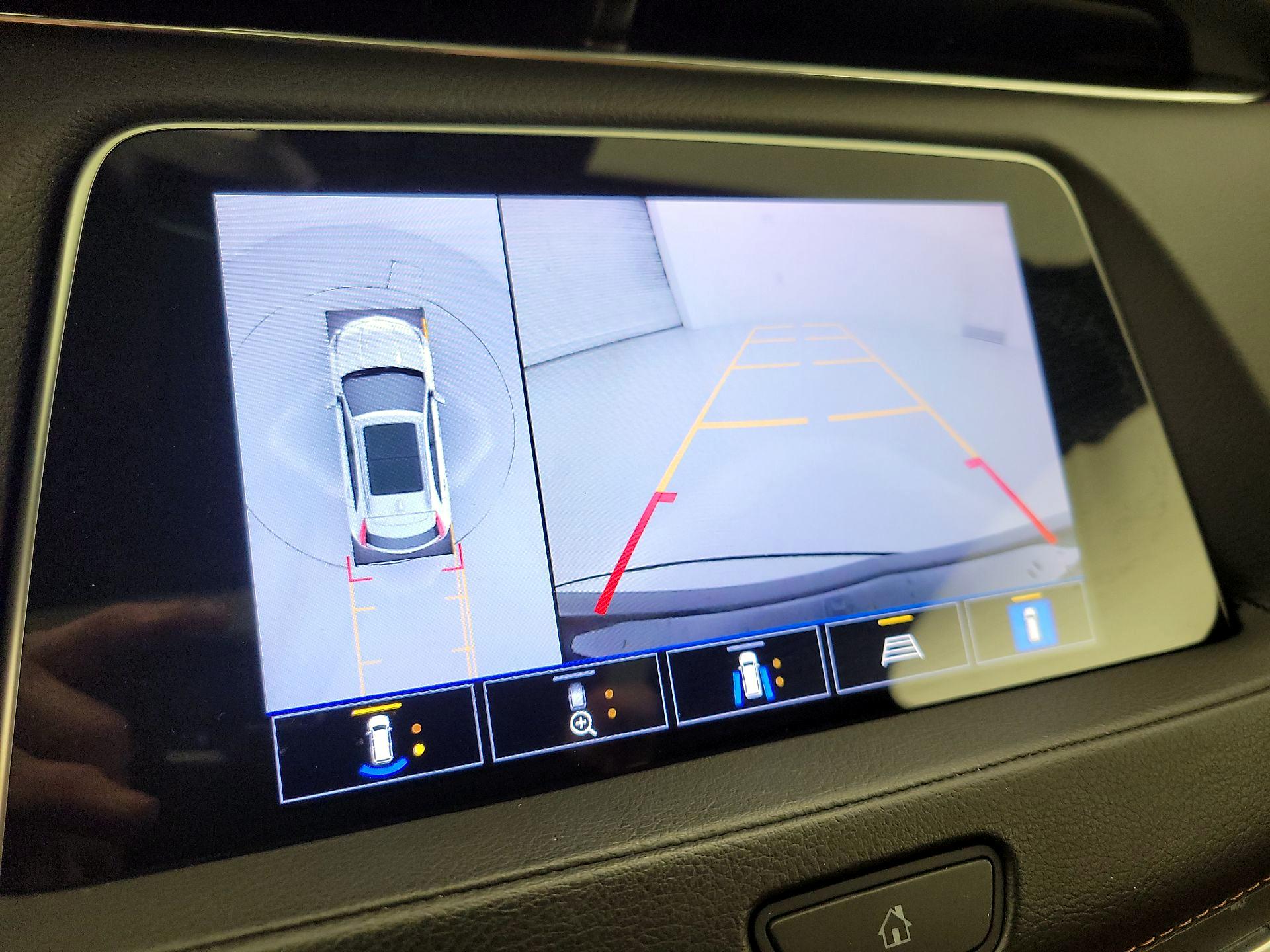 Thumbnail: 2023 Cadillac XT4 - 14