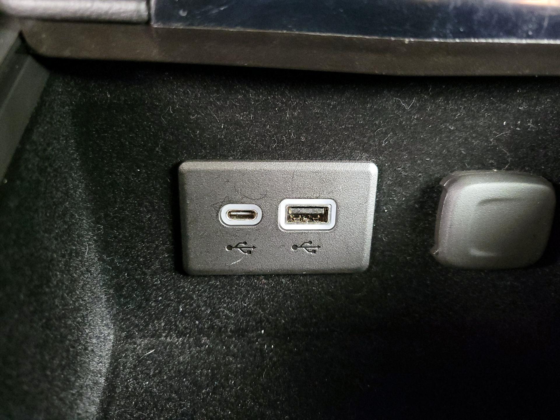 Thumbnail: 2023 Cadillac XT4 - 18