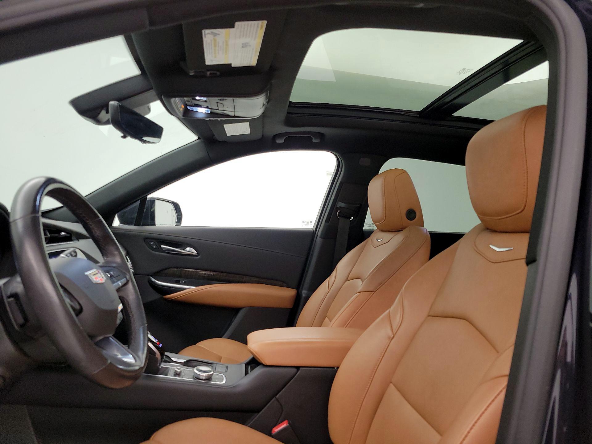 Thumbnail: 2023 Cadillac XT4 - 19