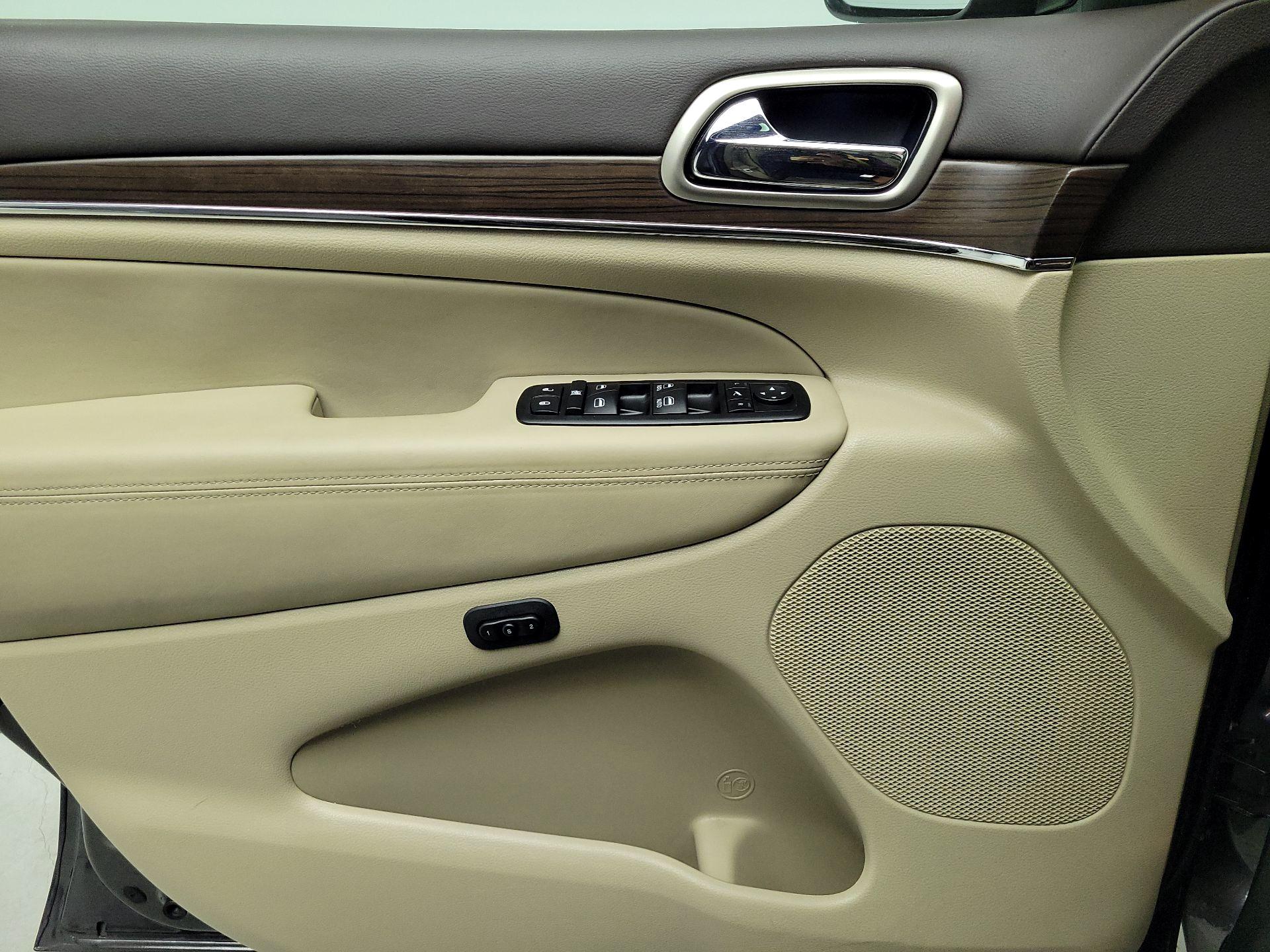 Thumbnail: 2014 Jeep Grand Cherokee - 12