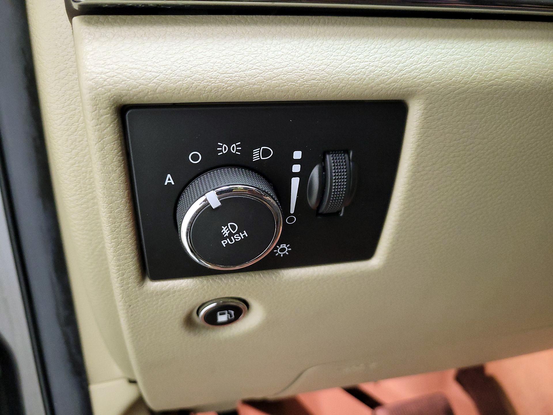 Thumbnail: 2014 Jeep Grand Cherokee - 13