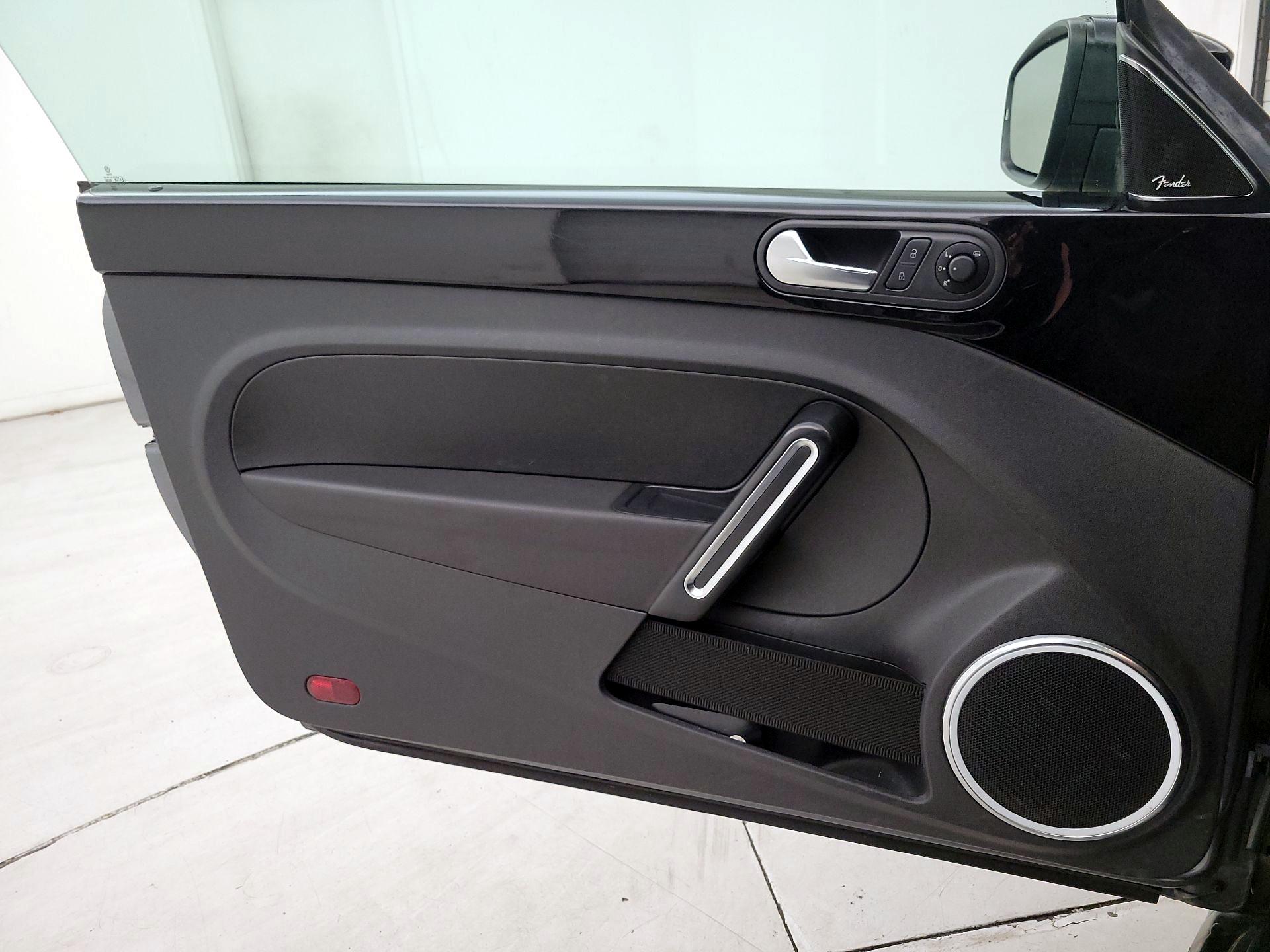 Thumbnail: 2014 Volkswagen Beetle - 12