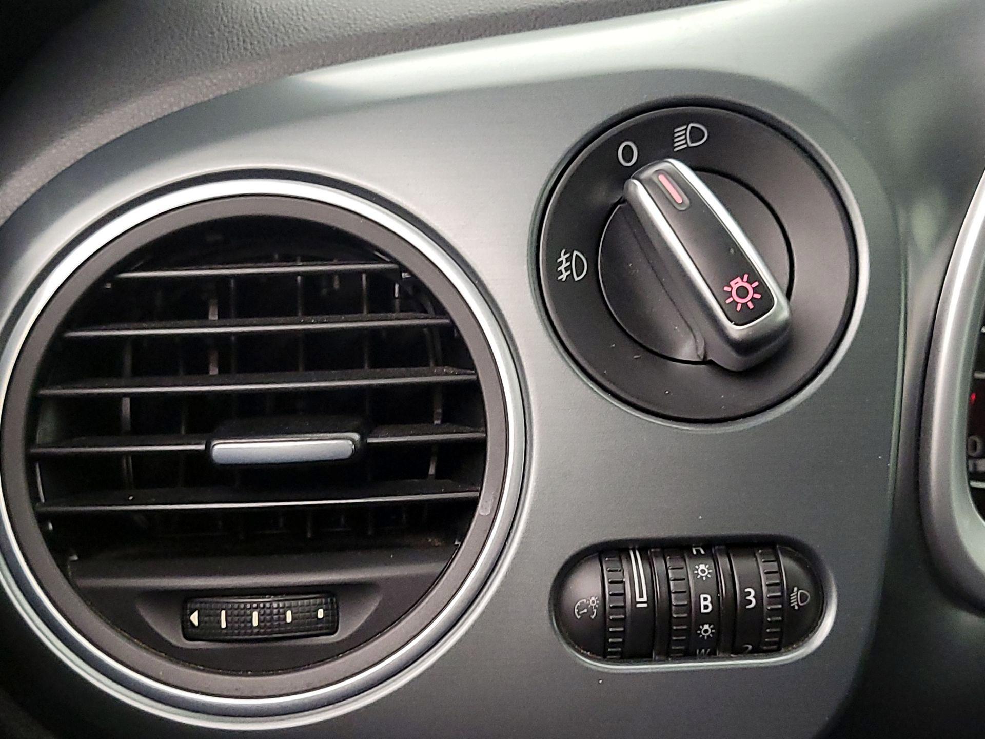 Thumbnail: 2014 Volkswagen Beetle - 13