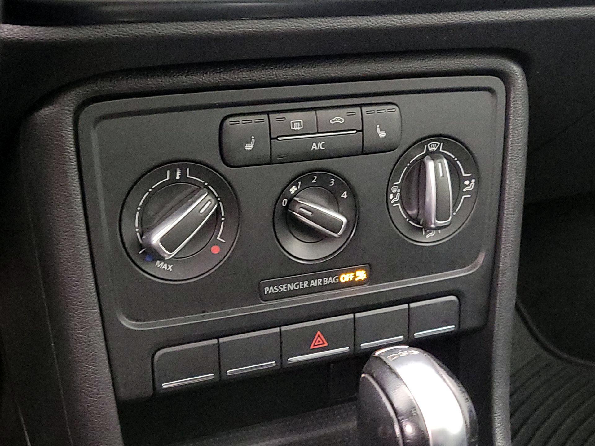 Thumbnail: 2014 Volkswagen Beetle - 16