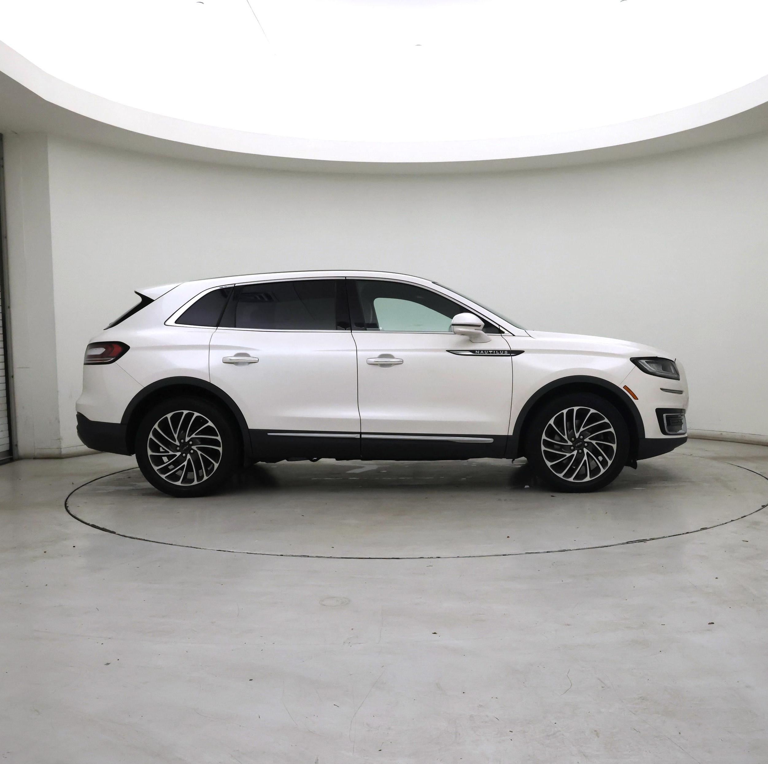 Thumbnail: 2019 Lincoln Nautilus - 7