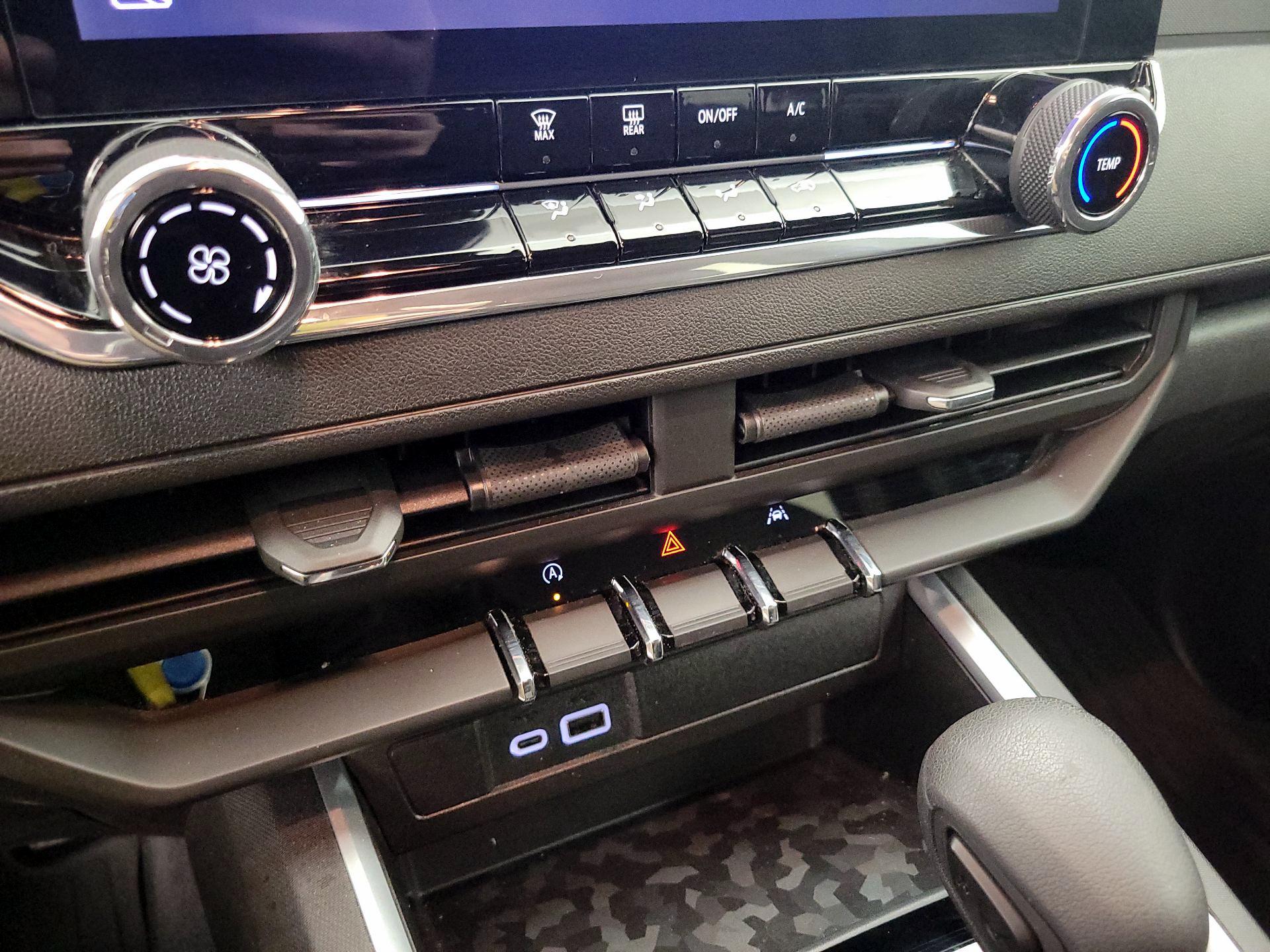 Thumbnail: 2024 Chevrolet Colorado - 16