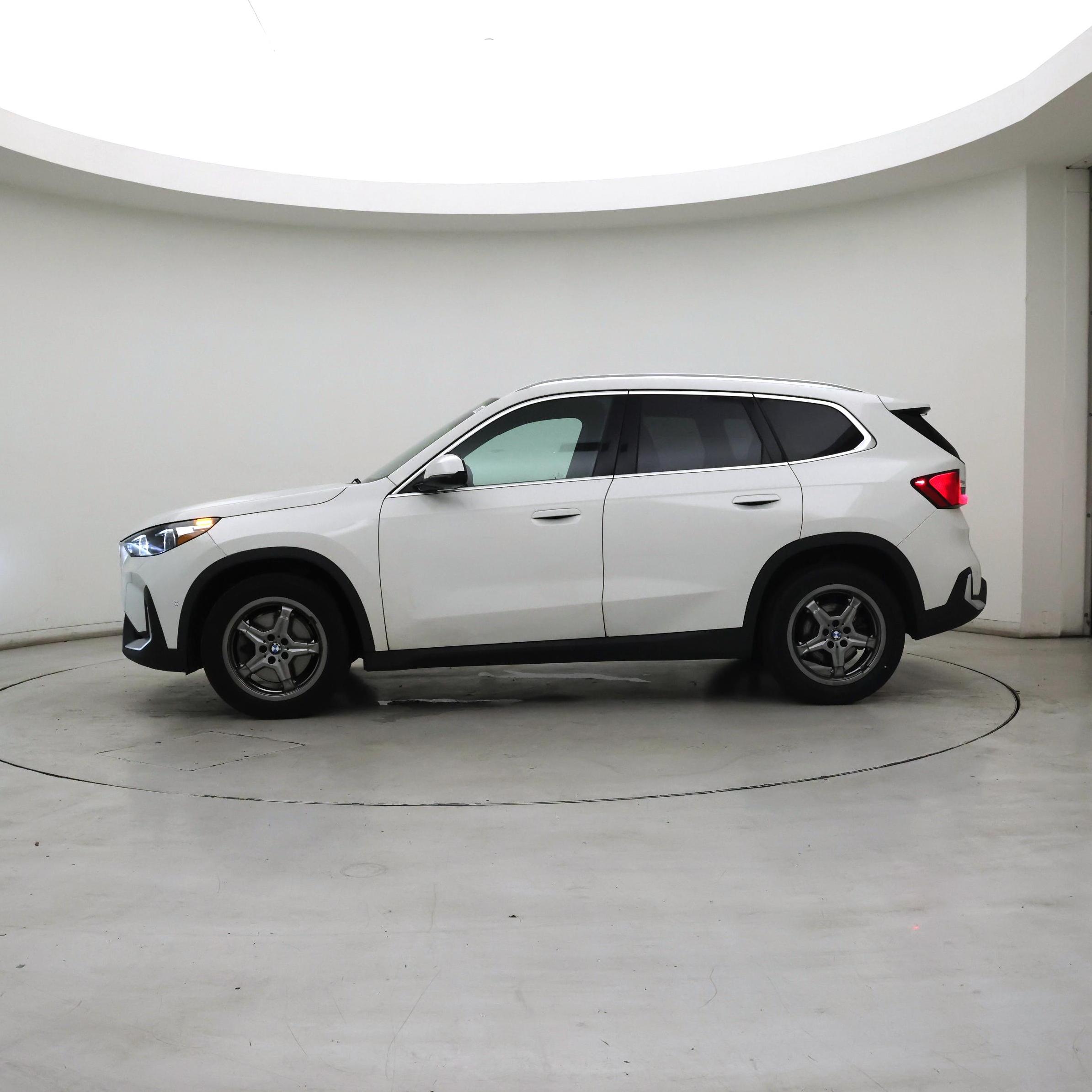 Thumbnail: 2023 BMW X1 - 3