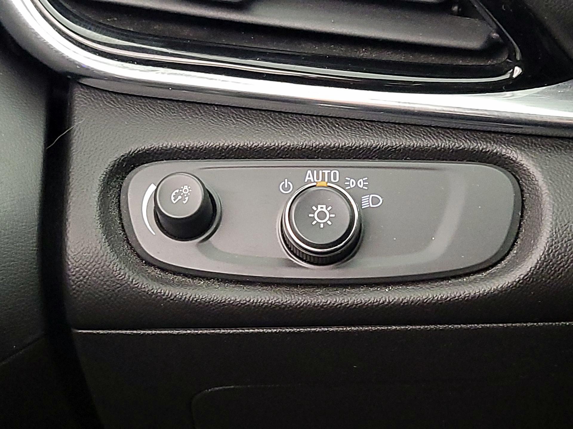 Thumbnail: 2017 Chevrolet Volt - 13