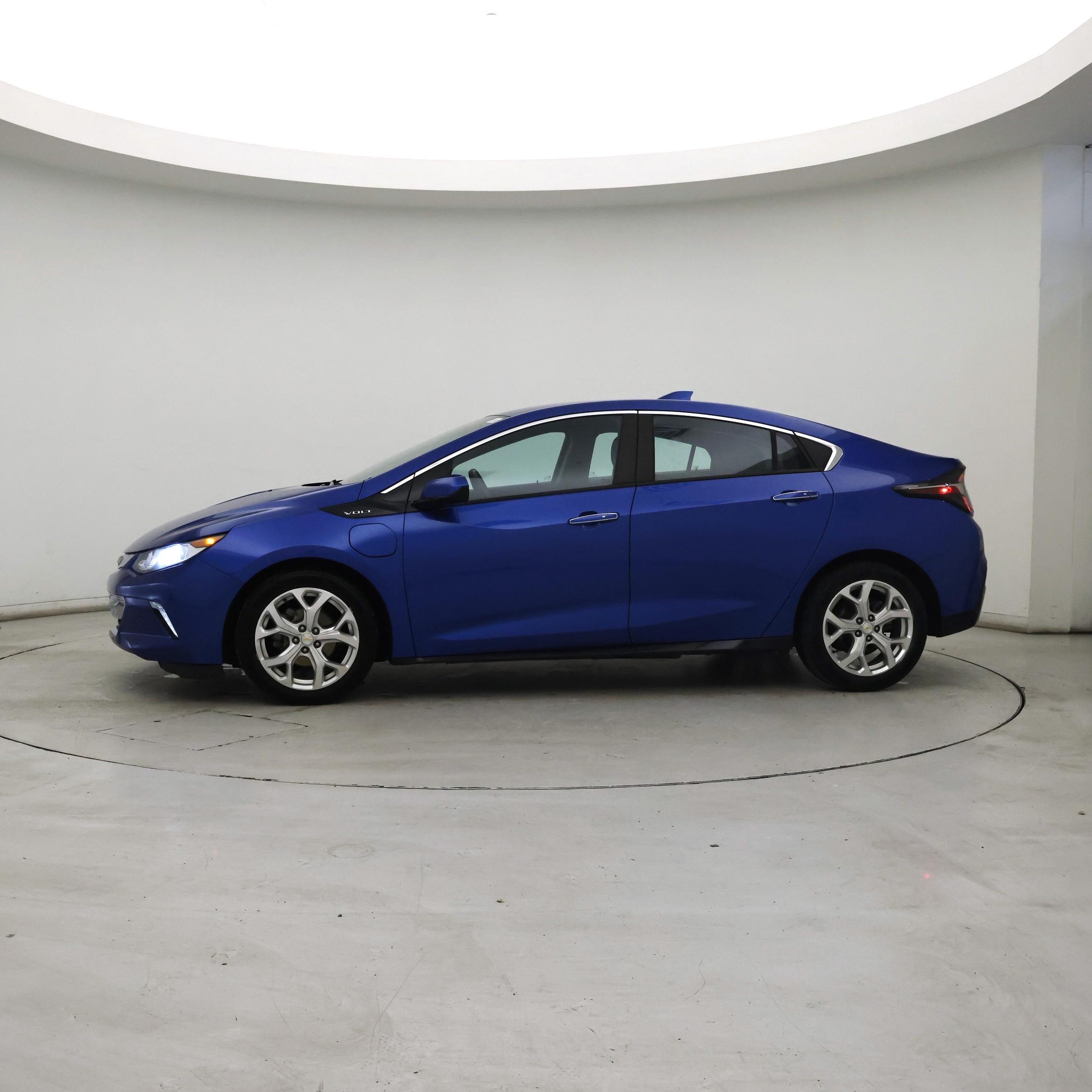 Thumbnail: 2017 Chevrolet Volt - 3