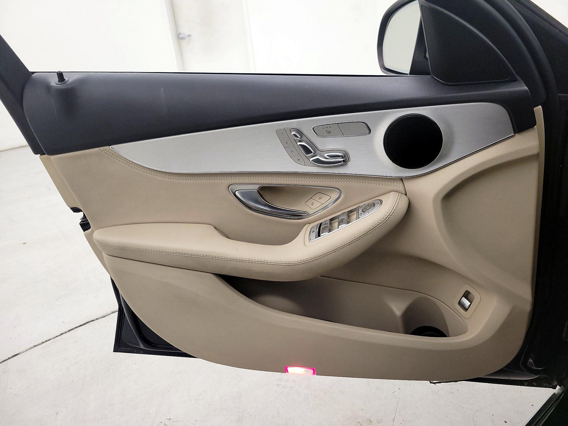 Thumbnail: 2016 Mercedes-Benz C-Class - 12