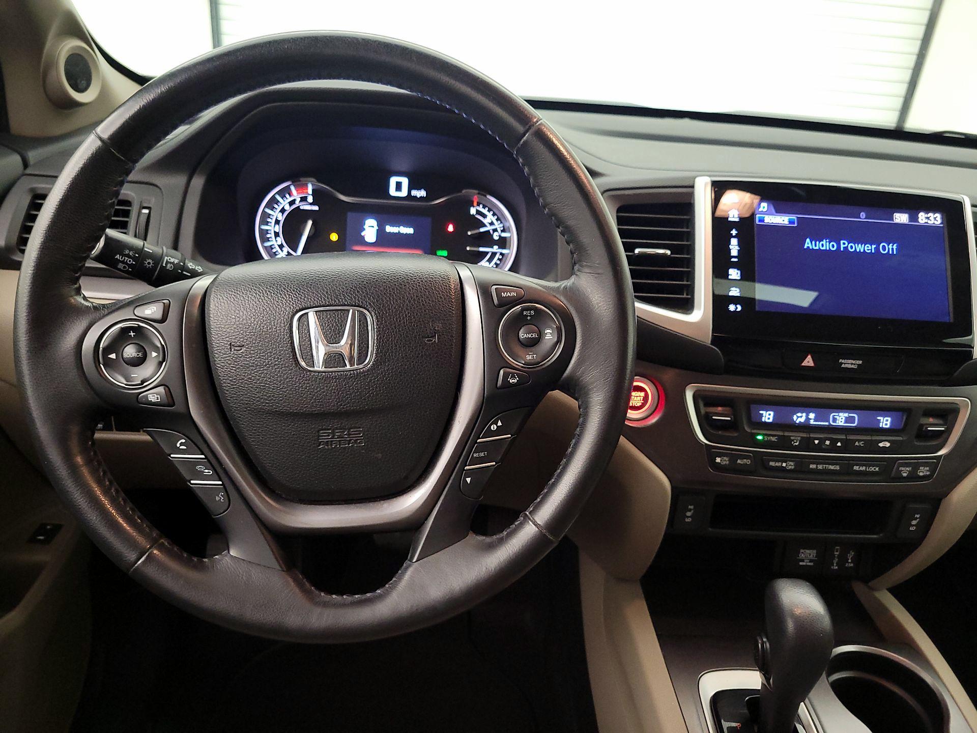 Thumbnail: 2017 Honda Pilot - 10