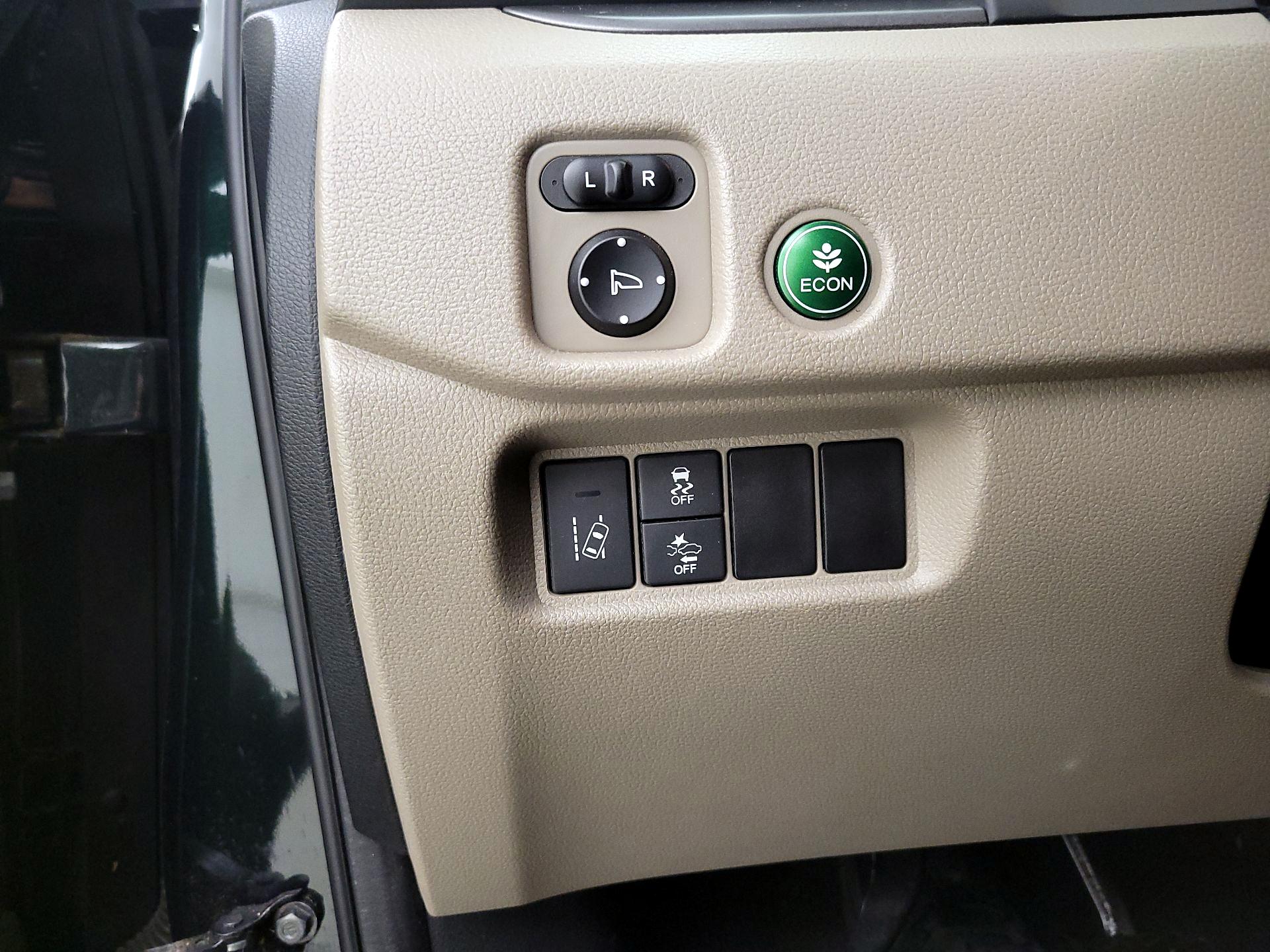 Thumbnail: 2017 Honda Pilot - 13