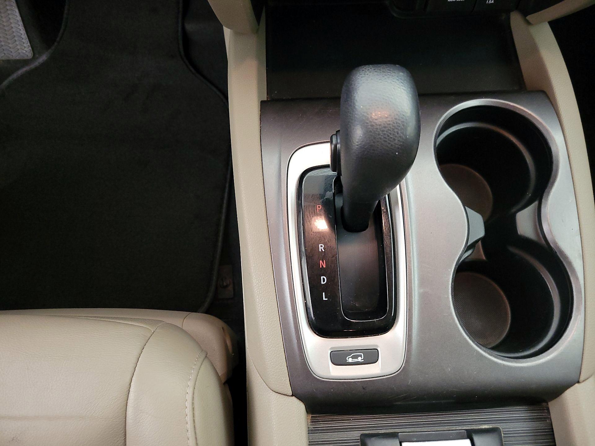 Thumbnail: 2017 Honda Pilot - 17