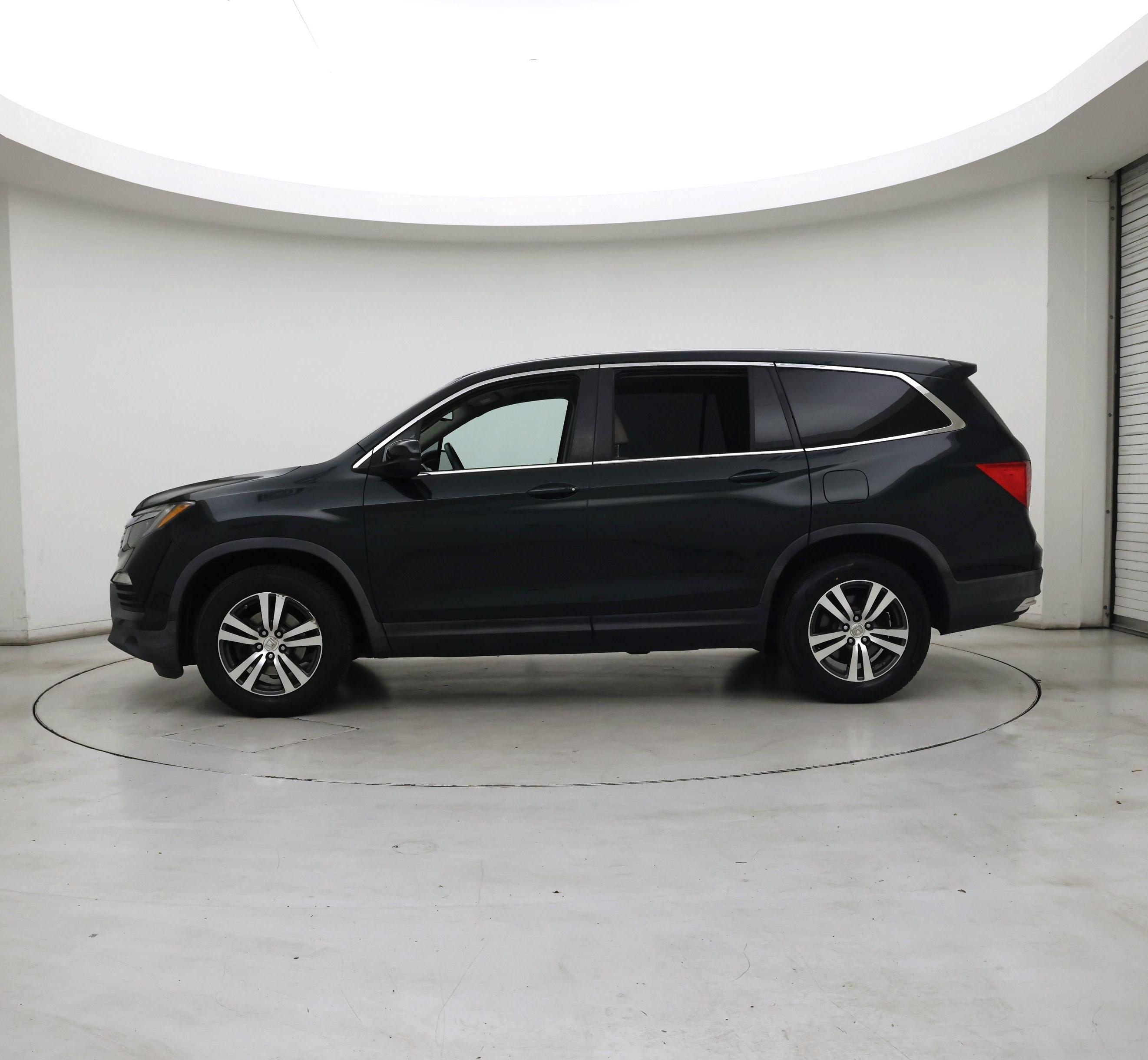 Thumbnail: 2017 Honda Pilot - 3