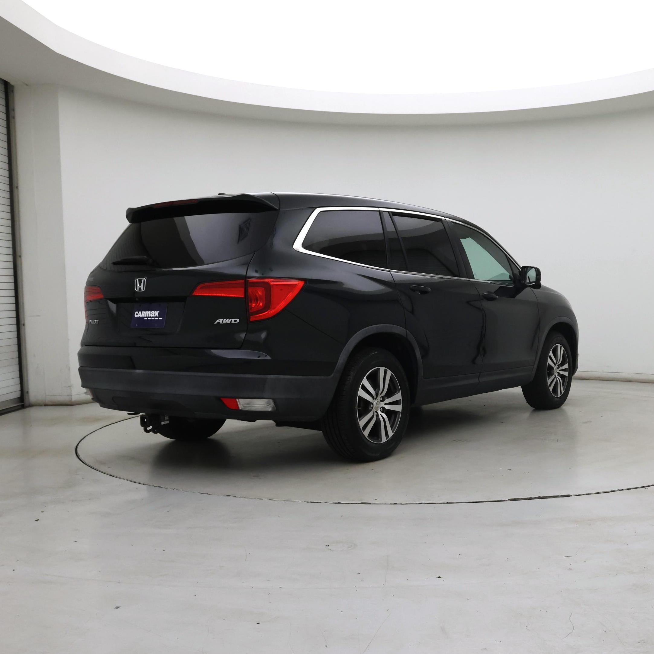 Thumbnail: 2017 Honda Pilot - 8