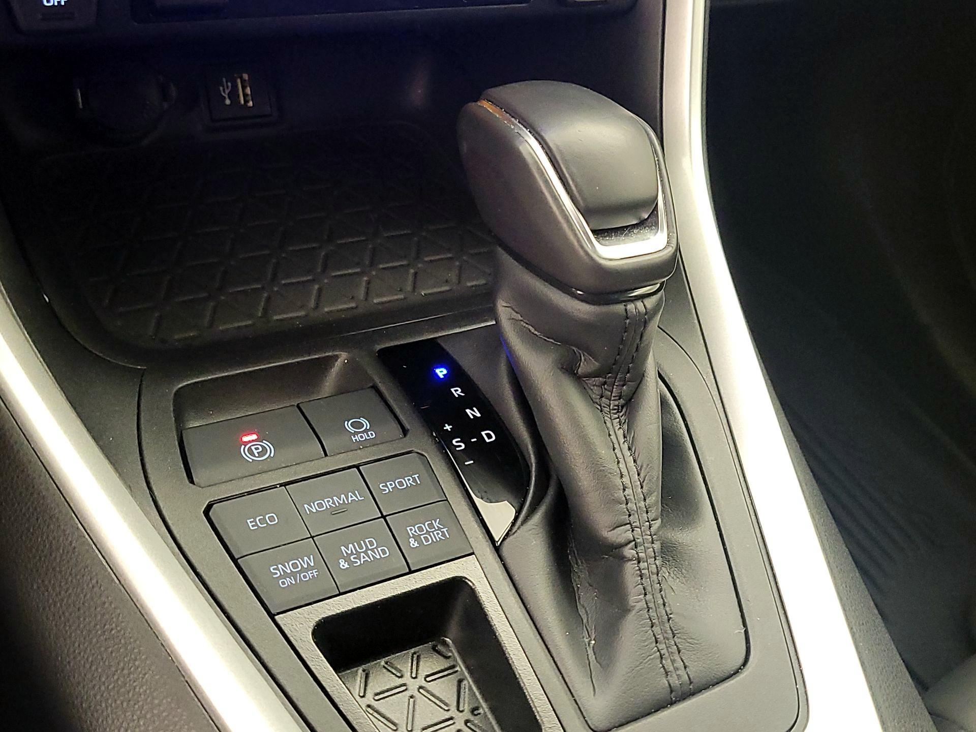 Thumbnail: 2023 Toyota RAV4 - 17