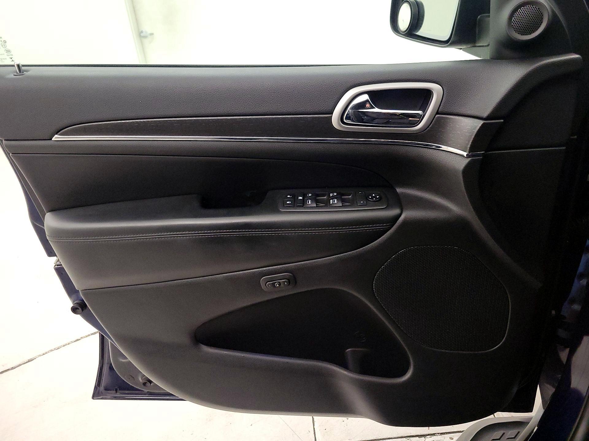 Thumbnail: 2018 Jeep Grand Cherokee - 12