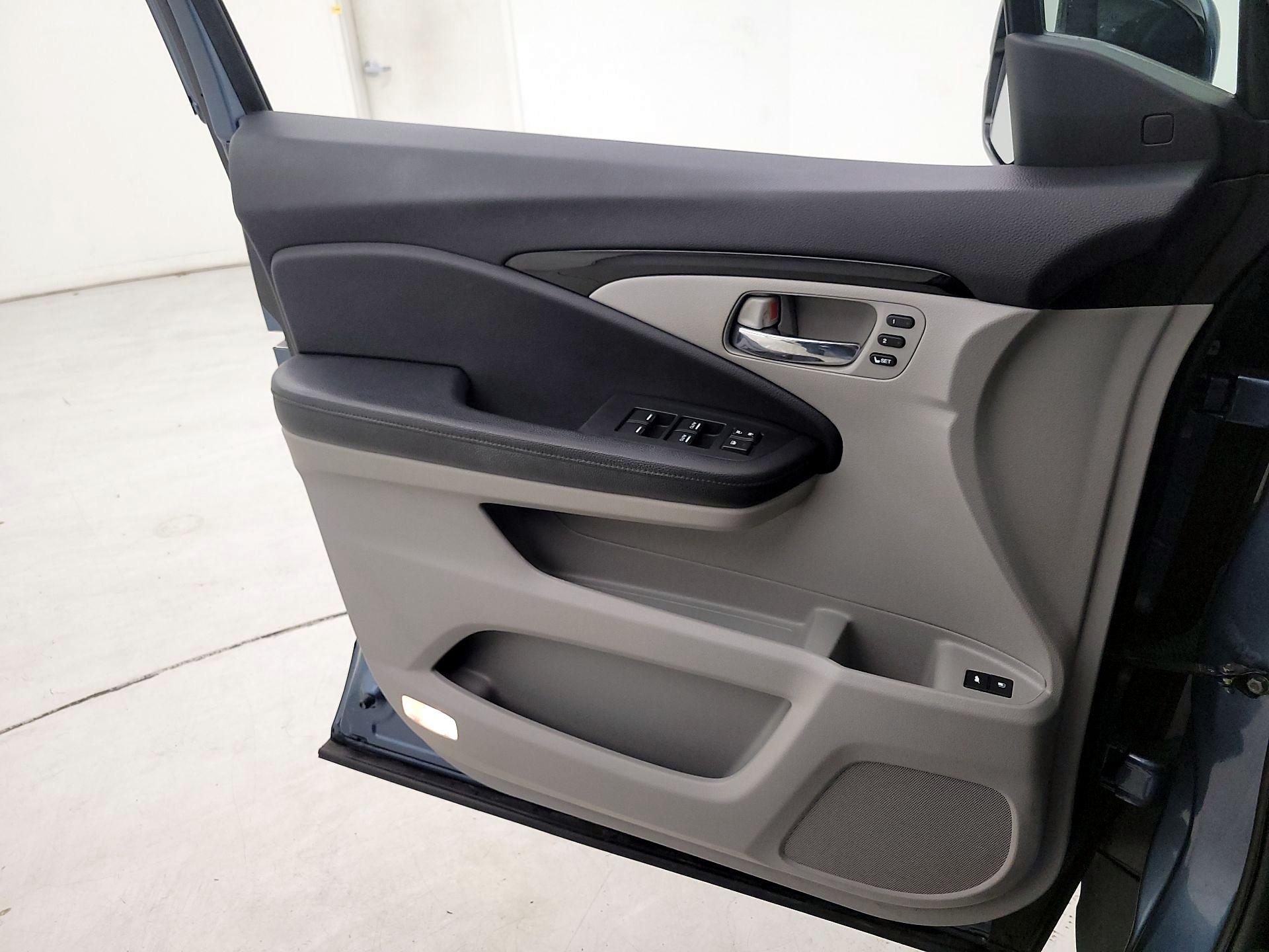 Thumbnail: 2020 Honda Pilot - 12